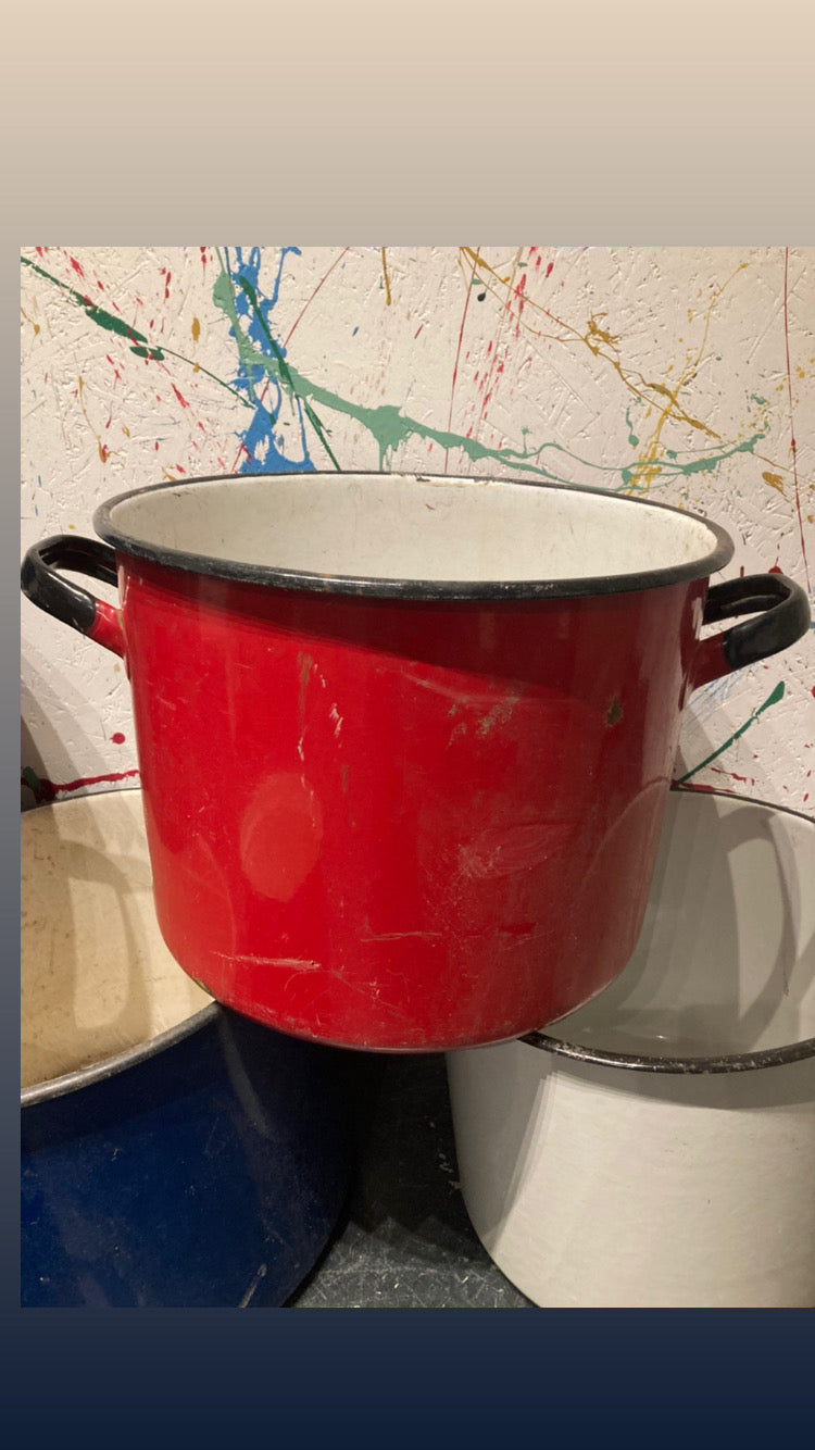 red-round-maggie