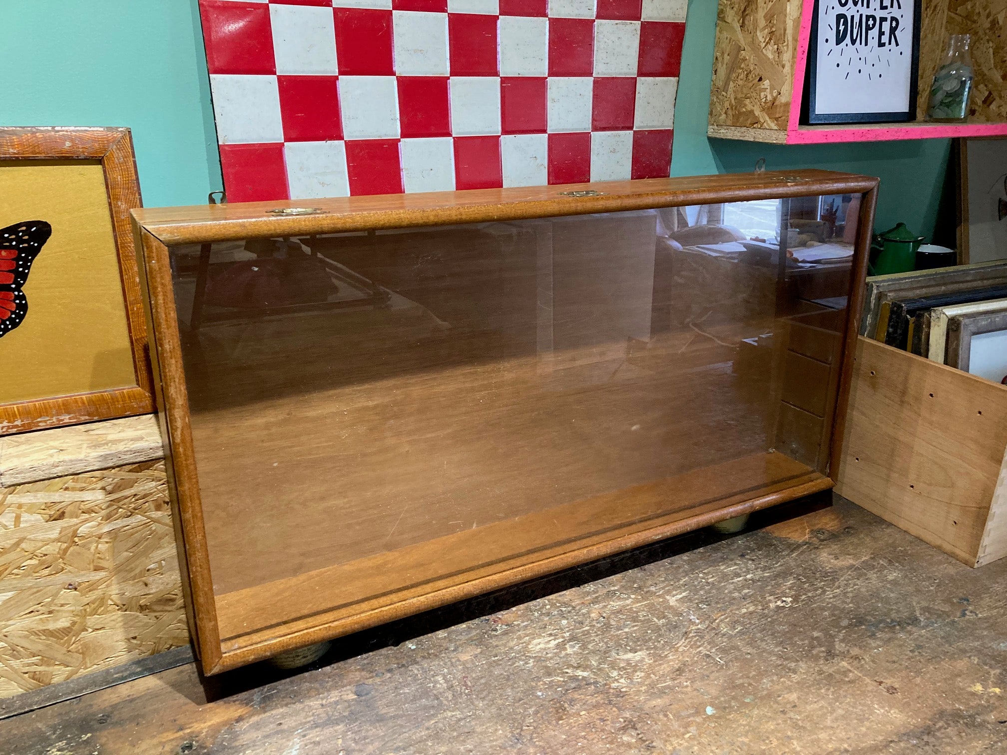 Display-cabinet-1