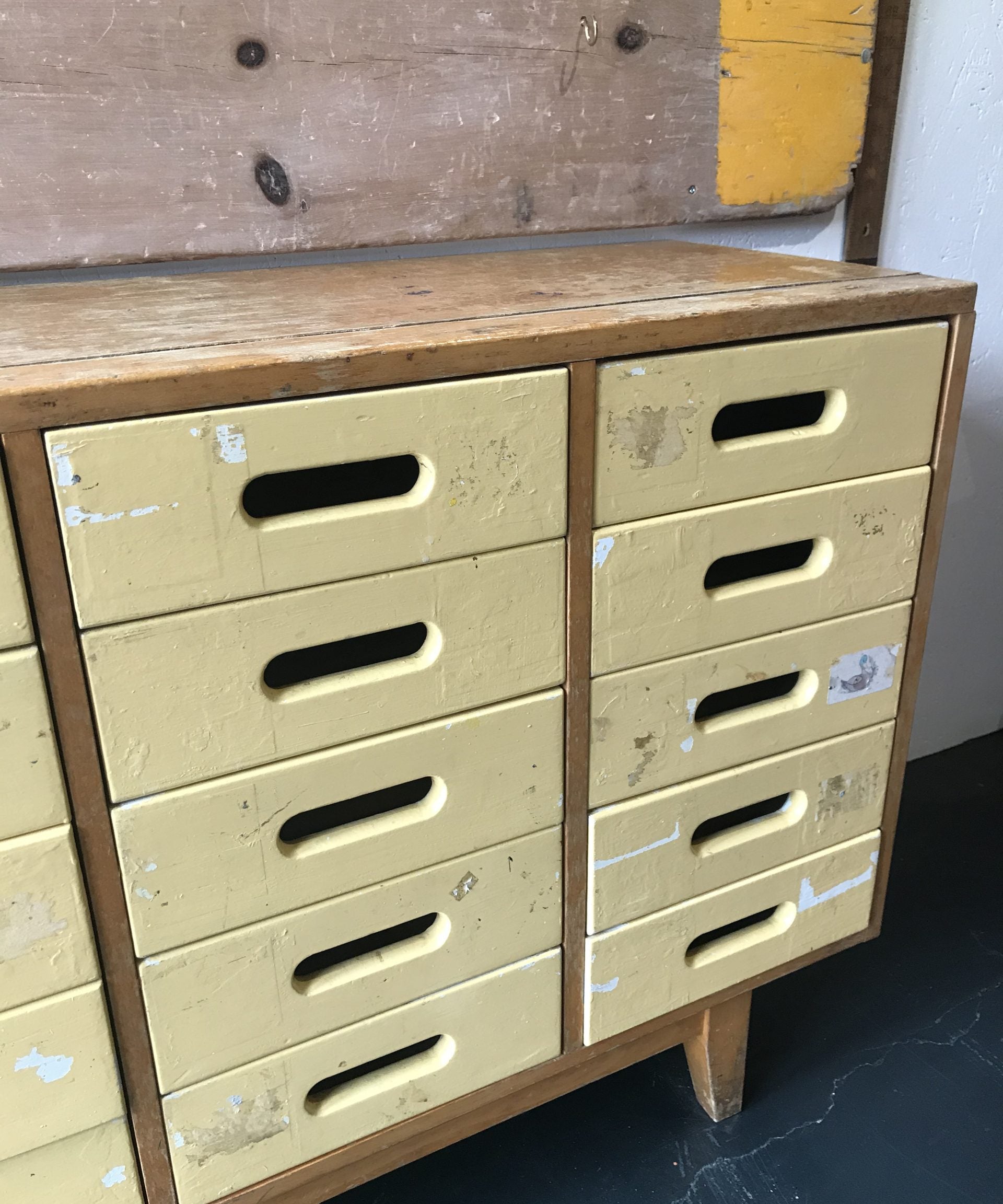 Esavian Drawer unit