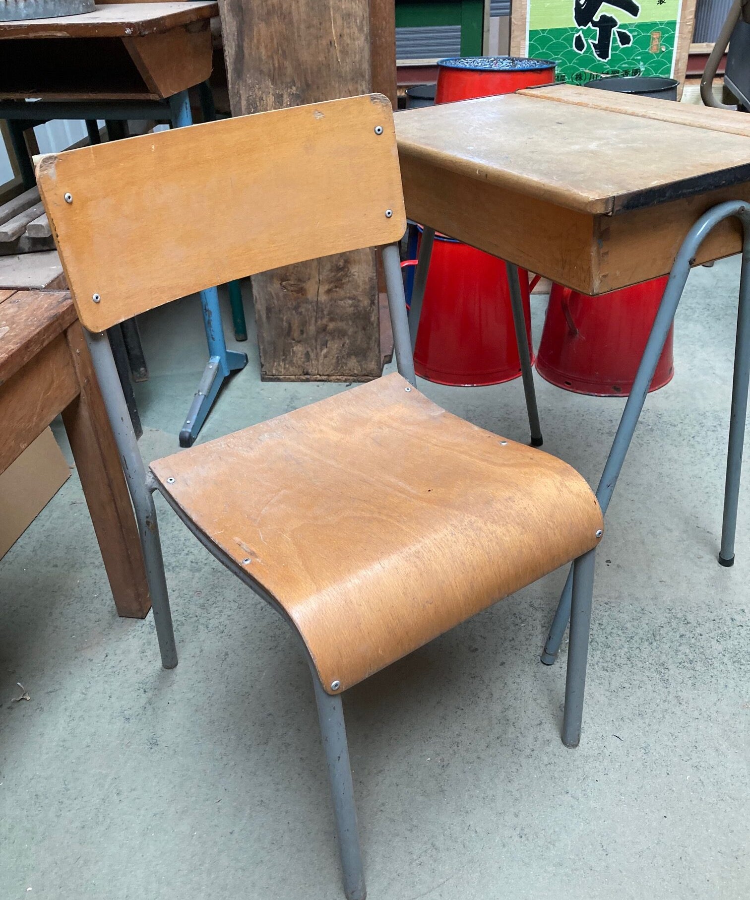 metal-legged-chair