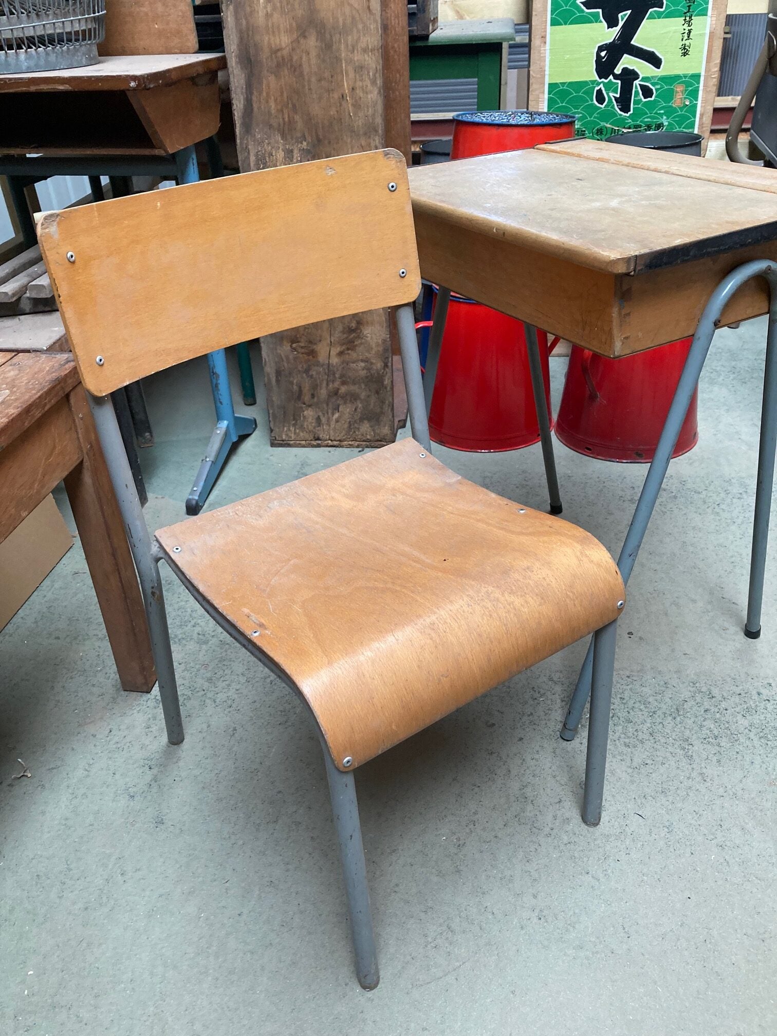 metal-legged-chair
