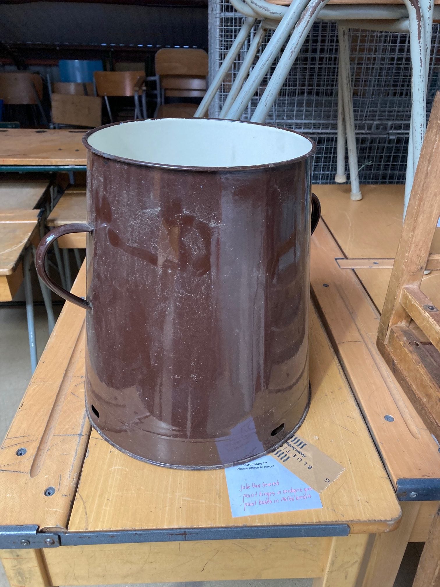 Medium-brown-maggie