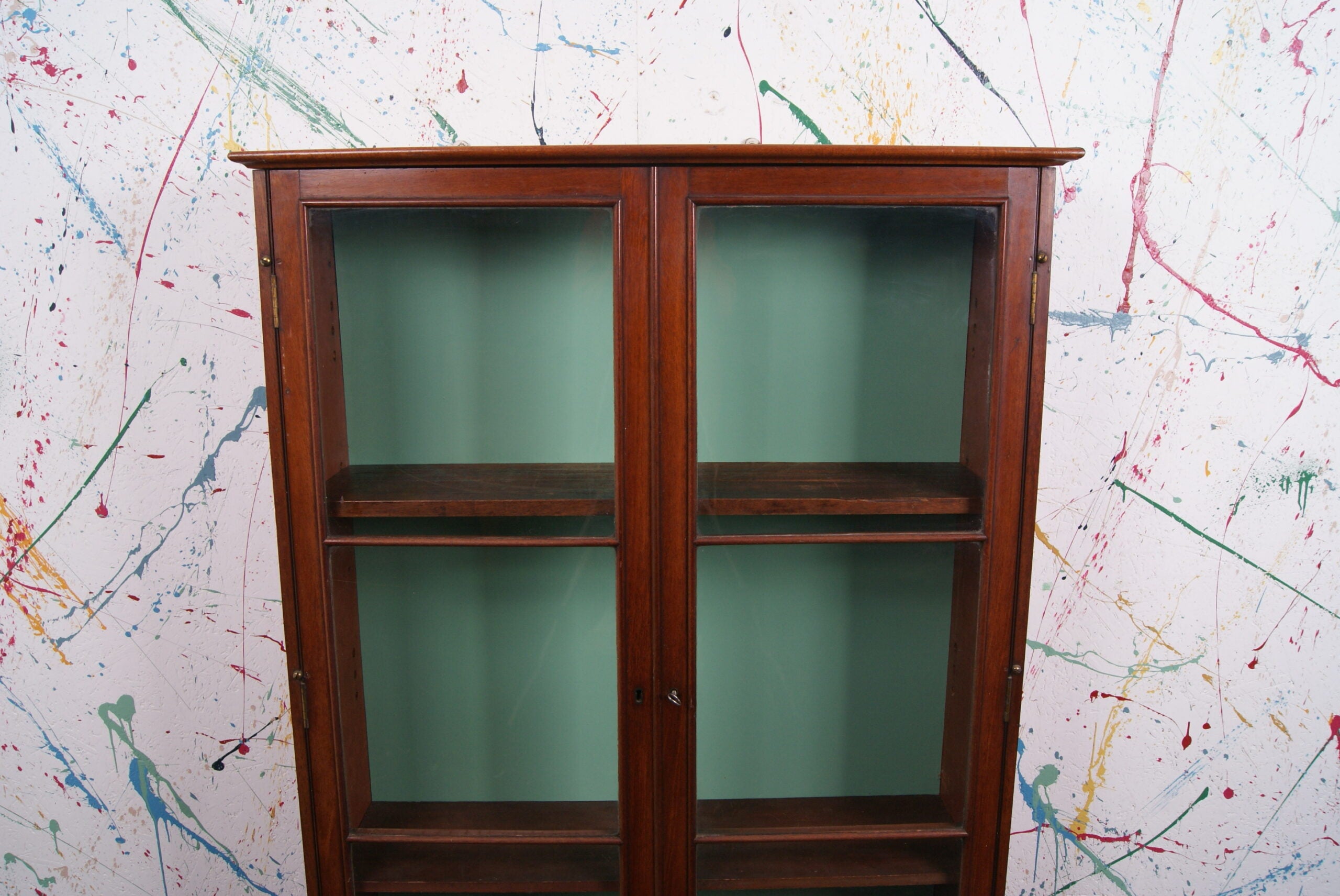 arsenic-glass-cabinet-2