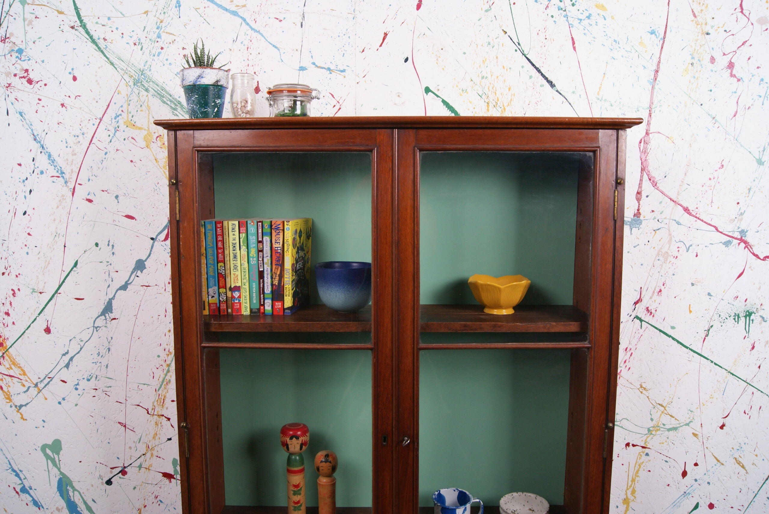 arsenic-glass-cabinet-8