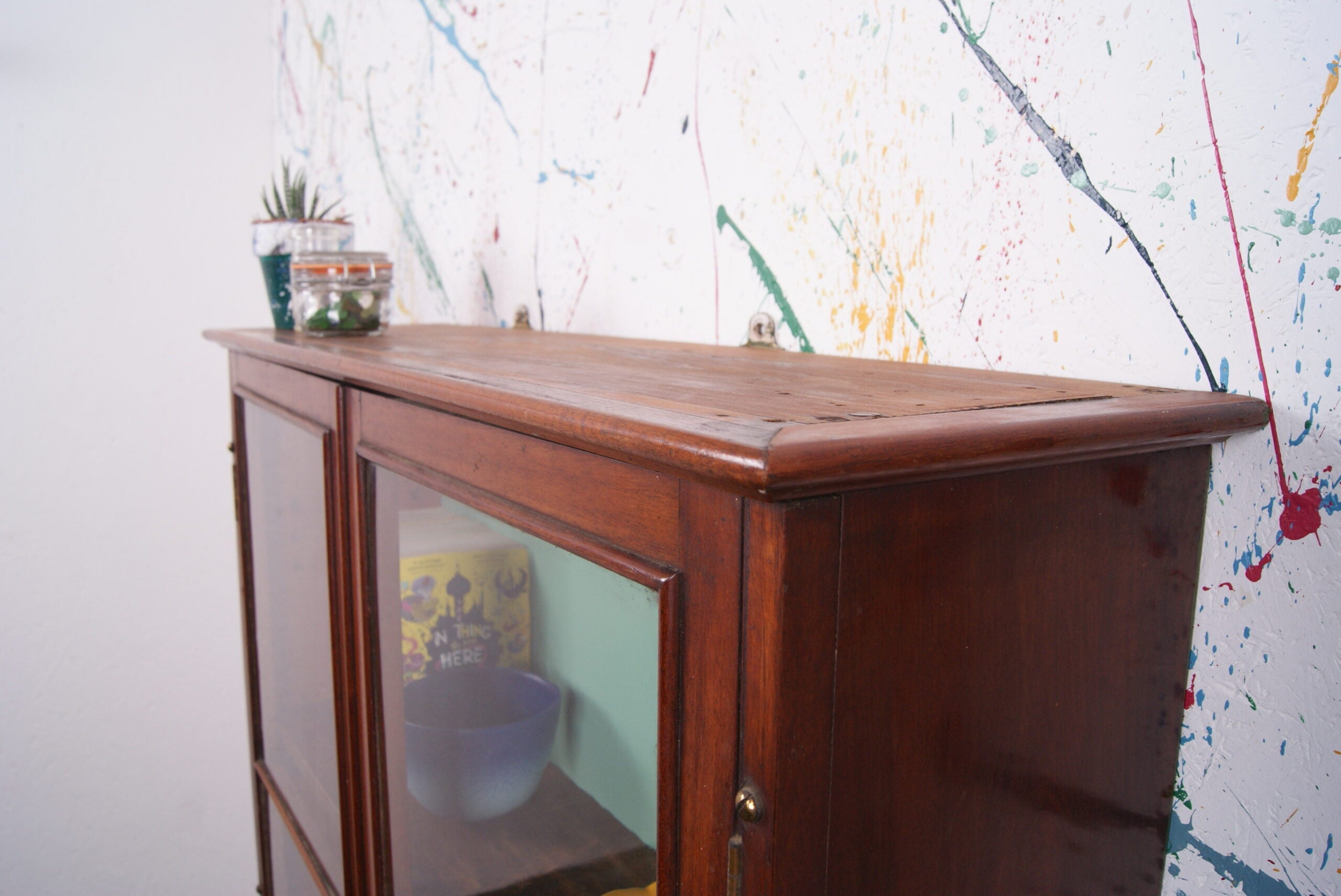 arsenic-glass-cabinet-9
