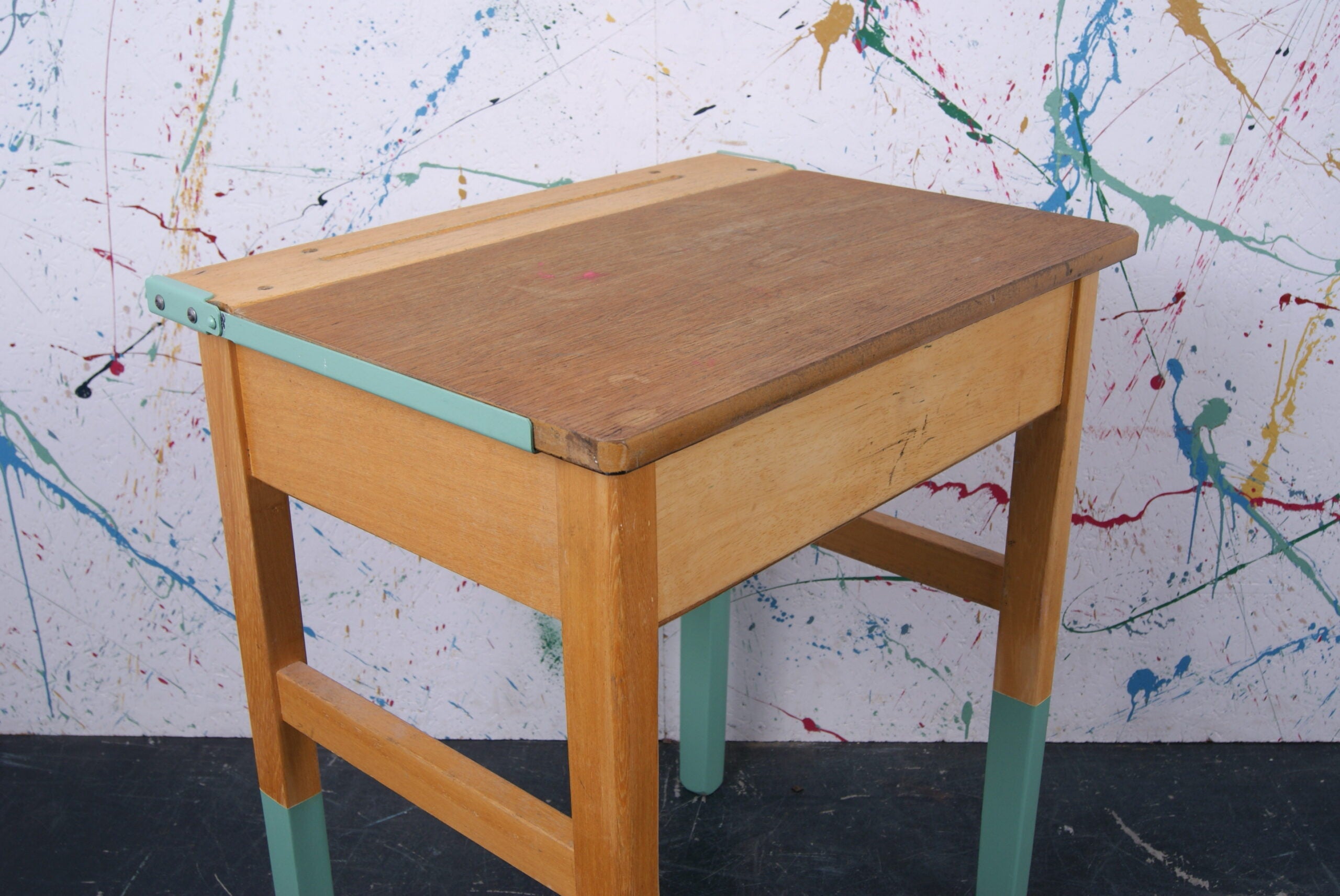 arsenic-single-school-desk-4