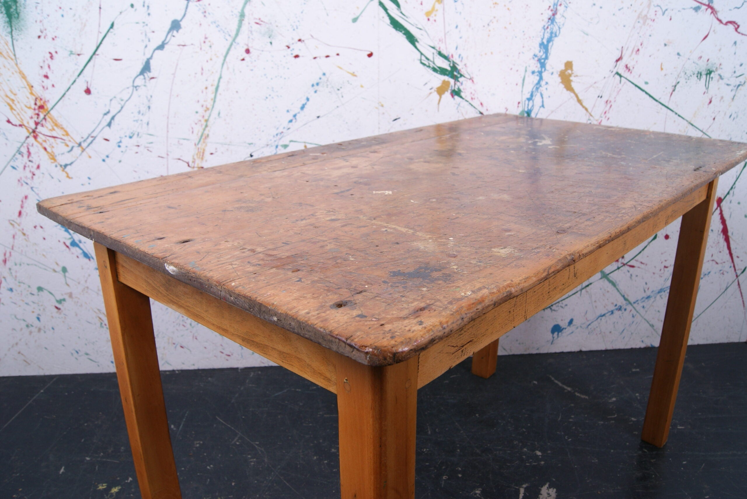 art-table-16
