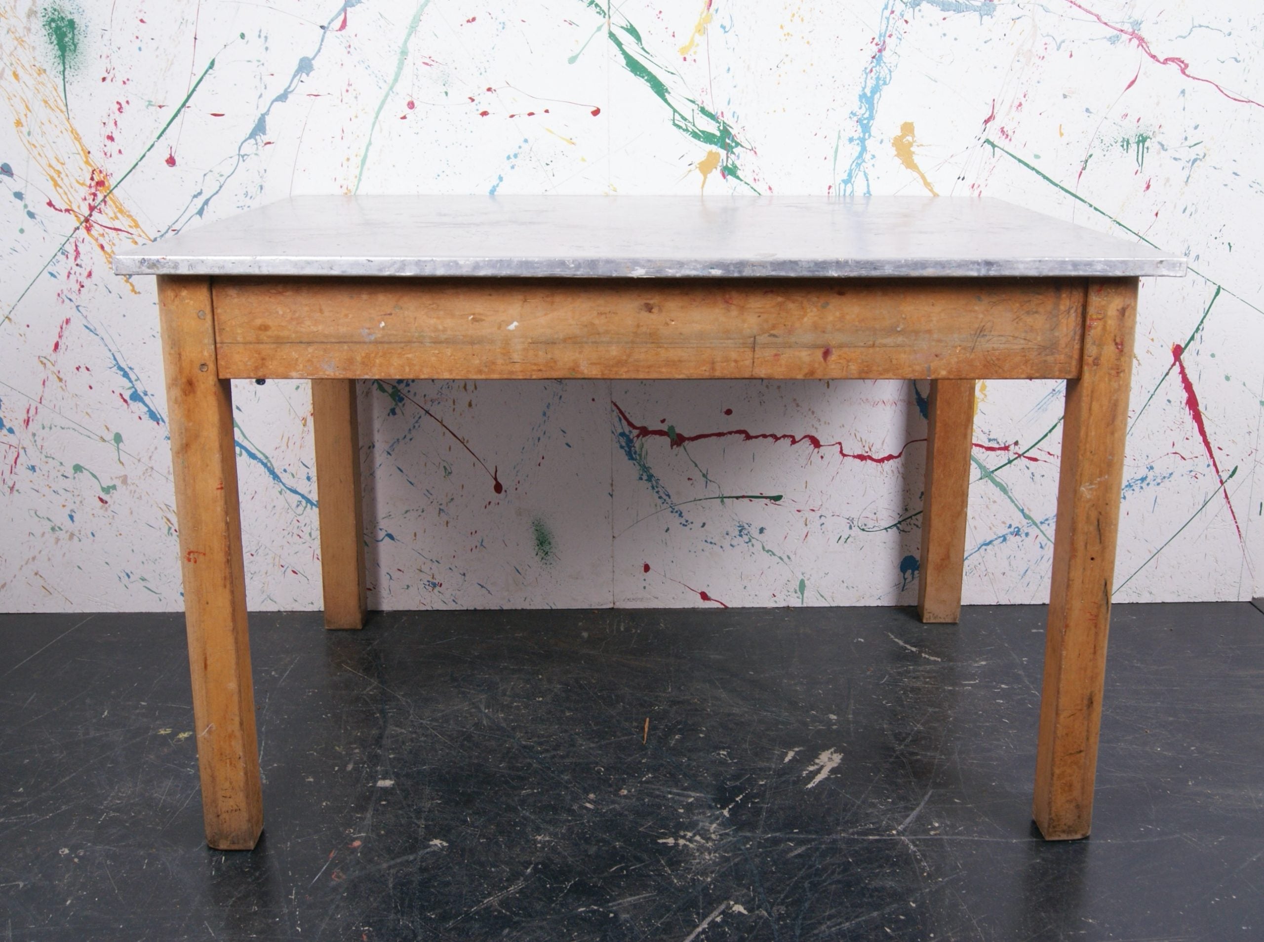 art-table-aluminium-top-1