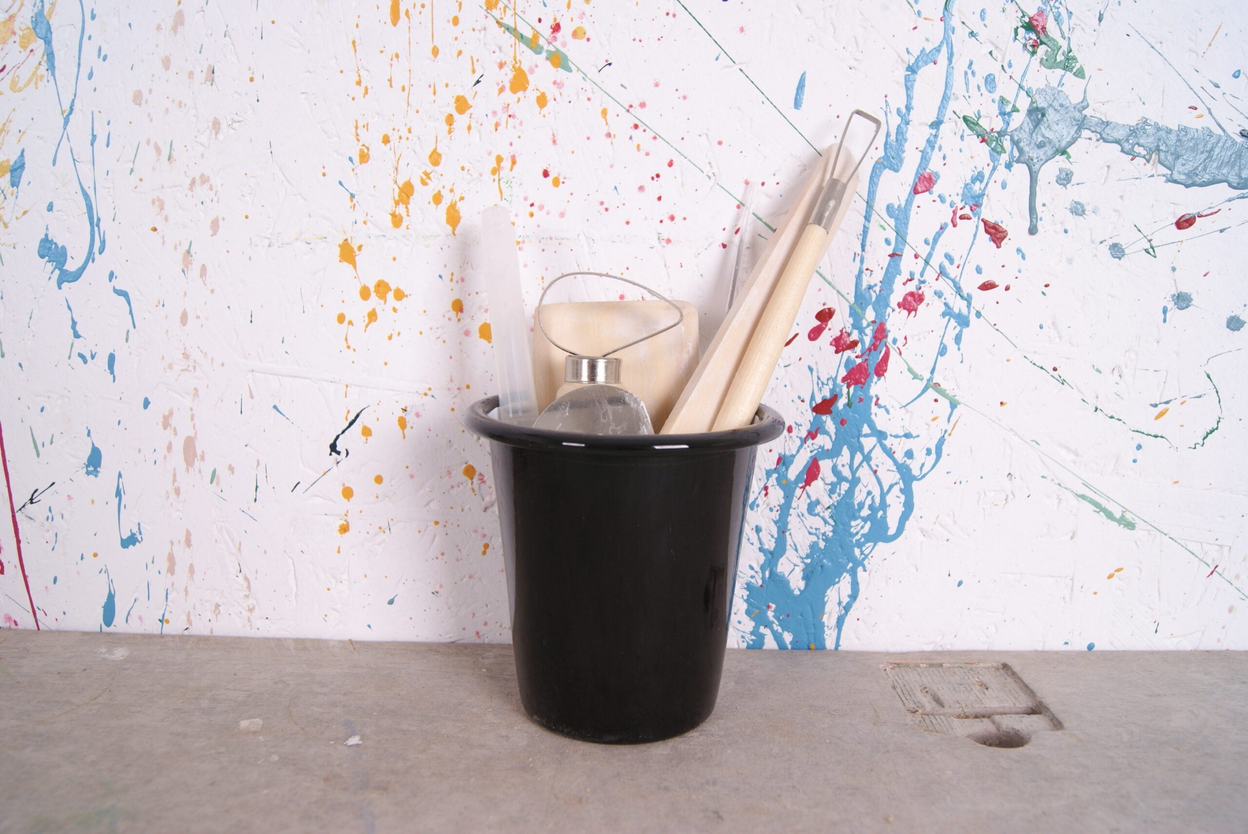 black-enamel-pen-pot-1