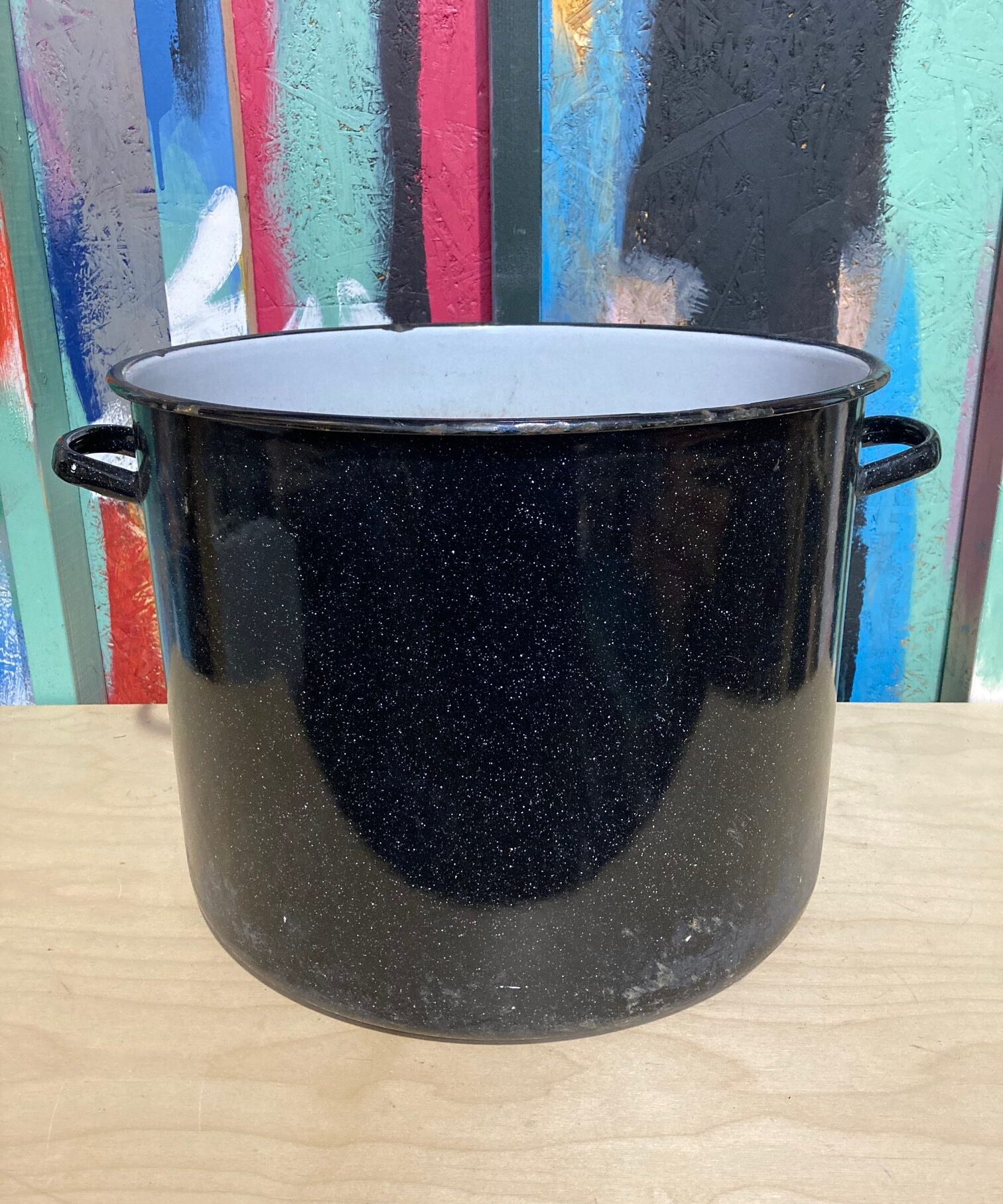 black-round-maggie-1