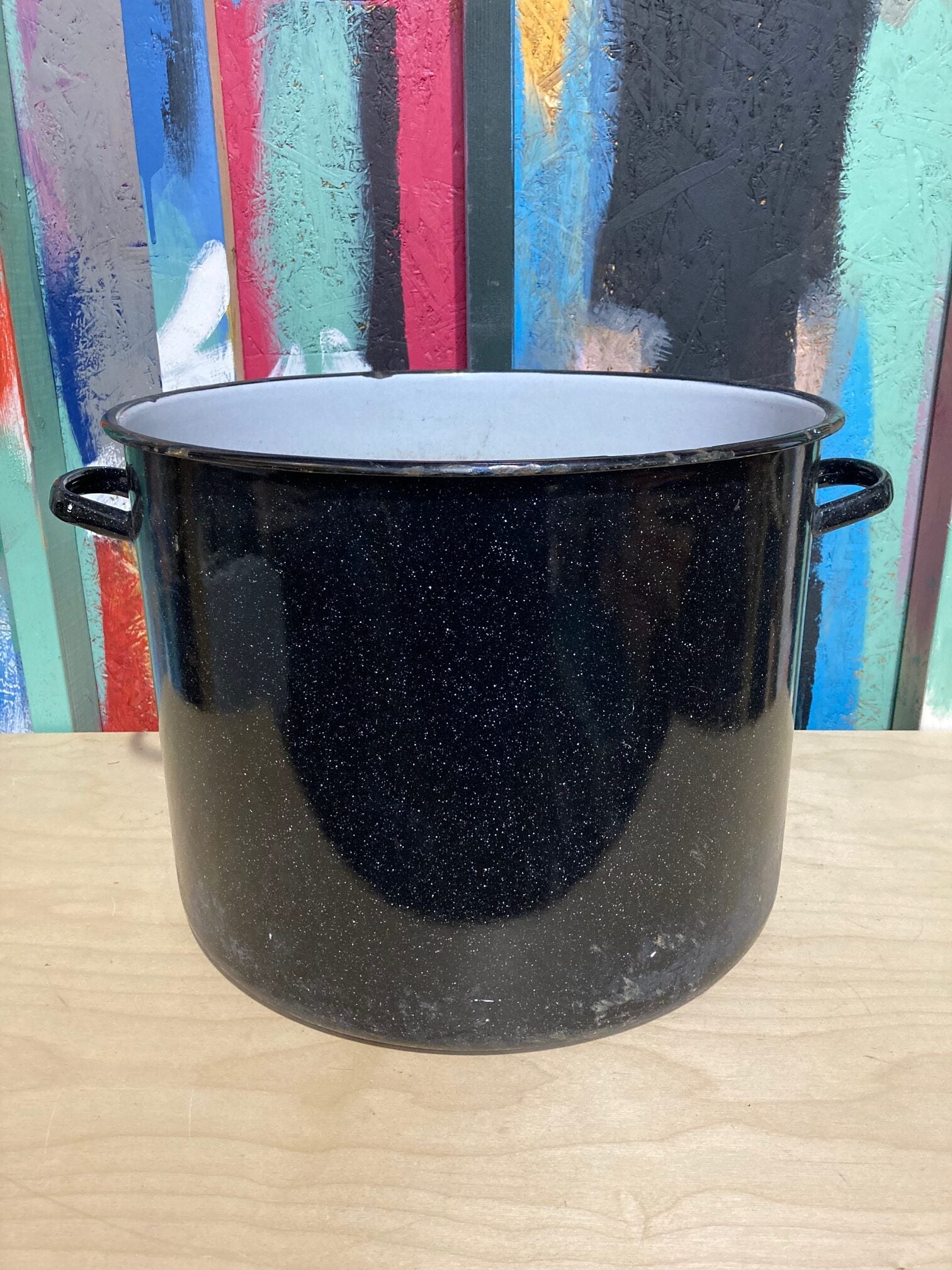 black-round-maggie-1