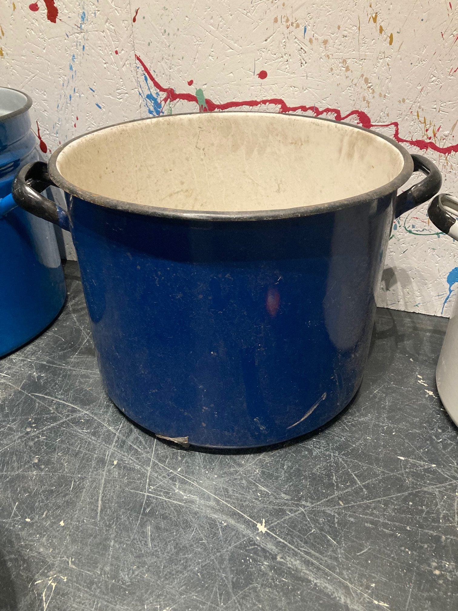 blue-round-maggie