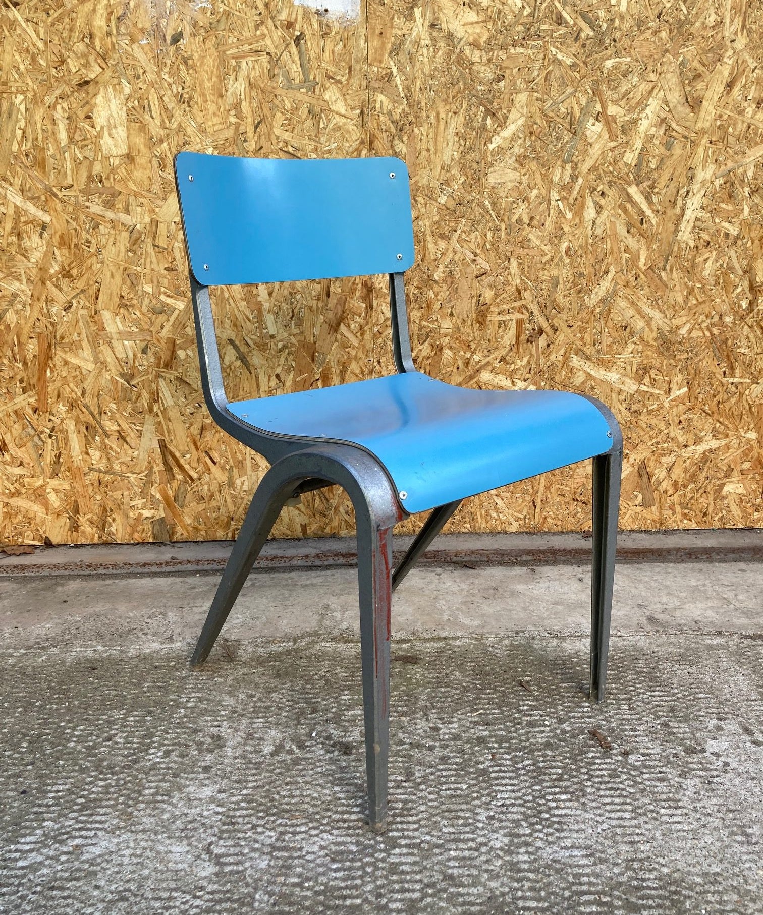 blue-esavian-chairs-3