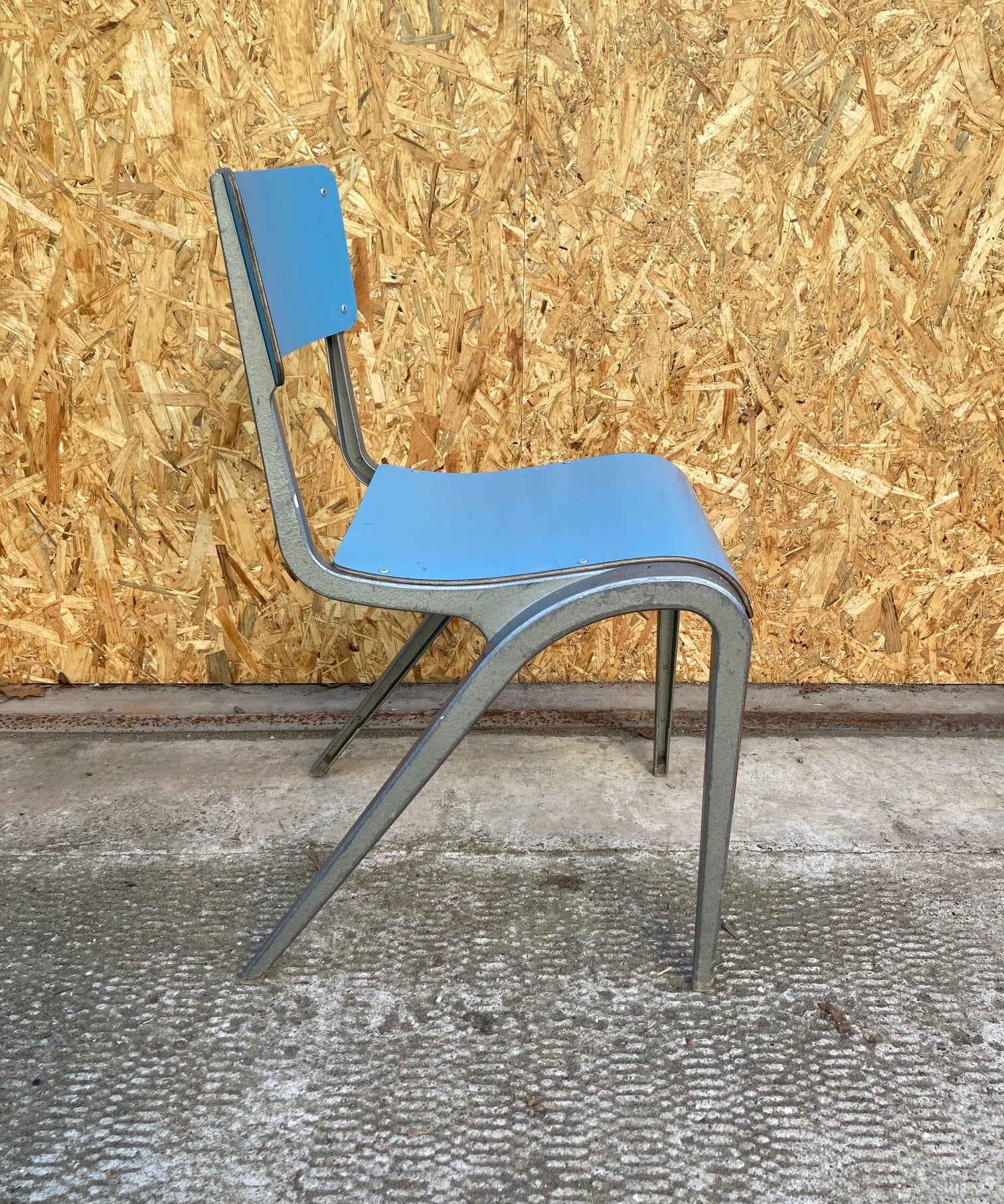 blue-esavian-chairs-4
