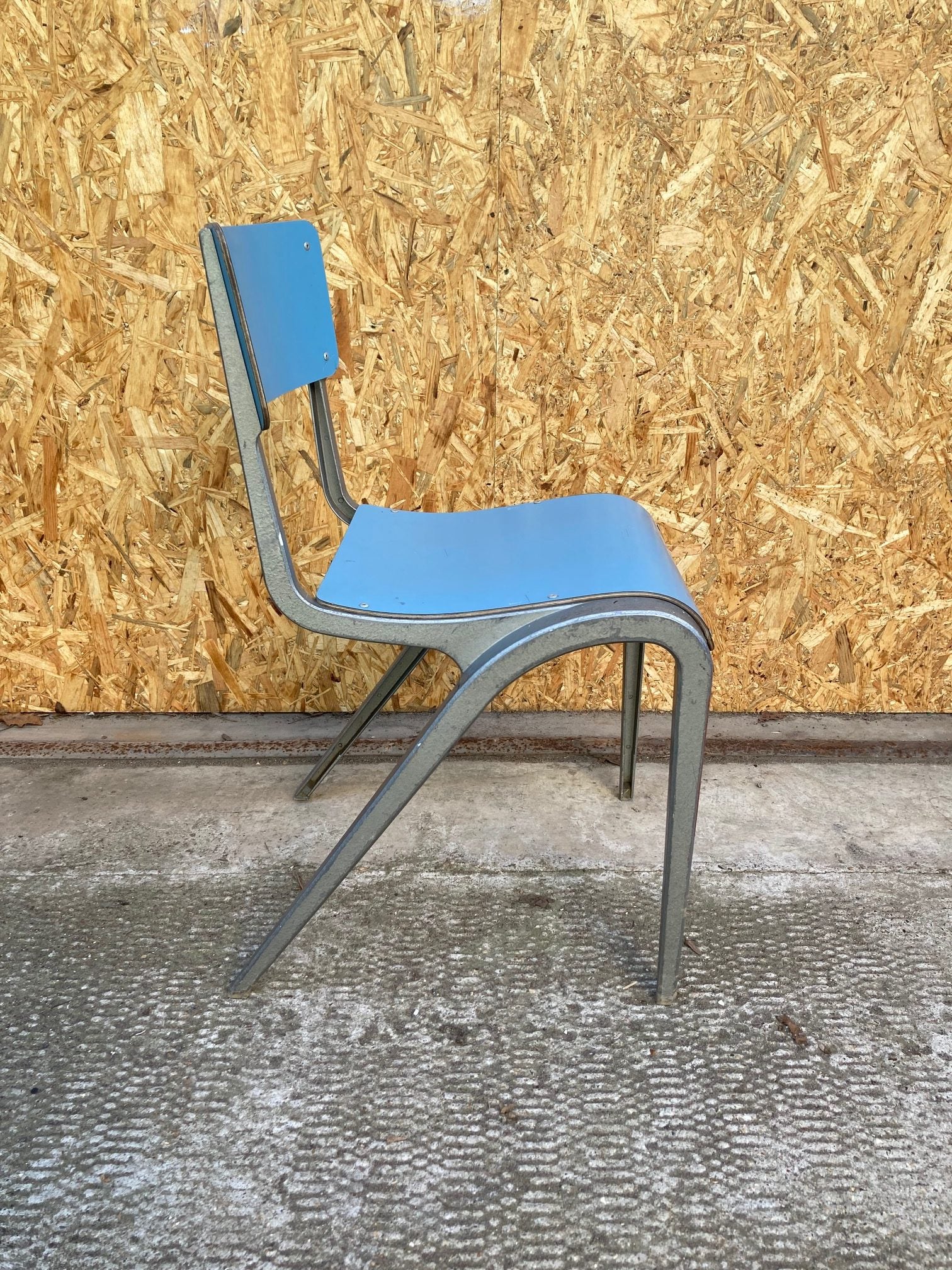 blue-esavian-chairs-4