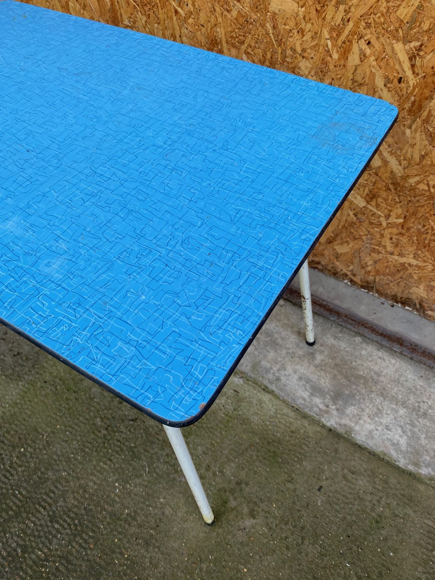 blue-formica-table-3