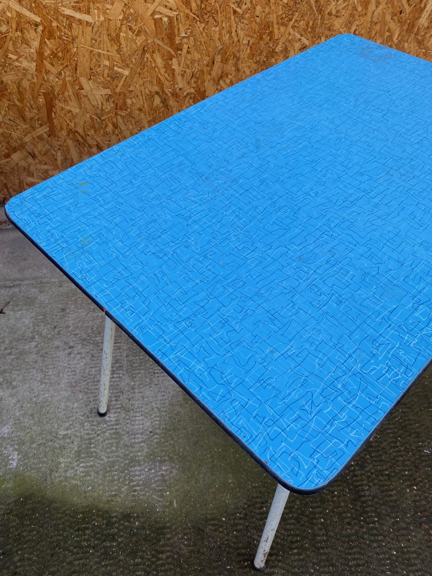 blue-formica-table-4