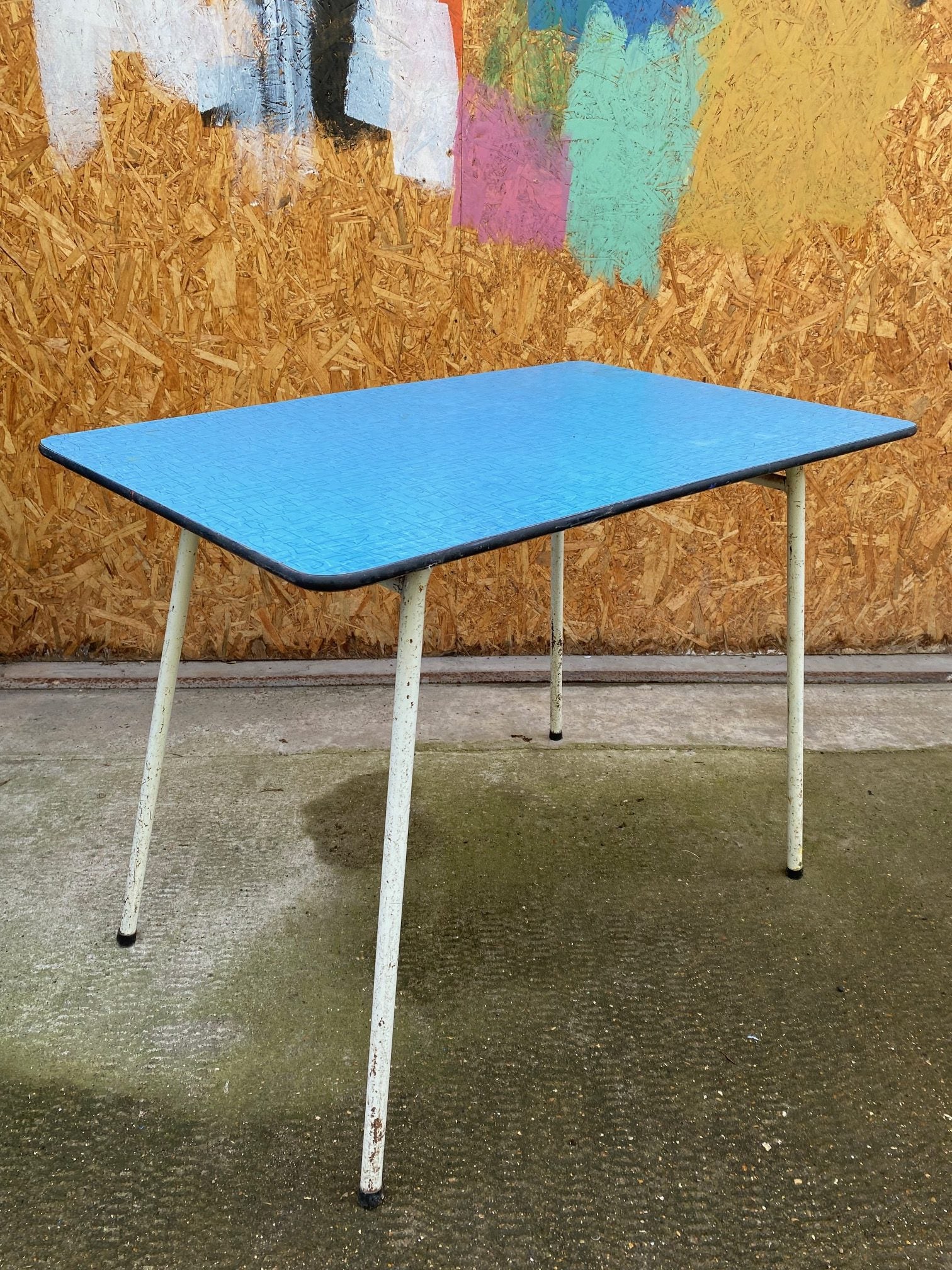 blue-formica-table-5