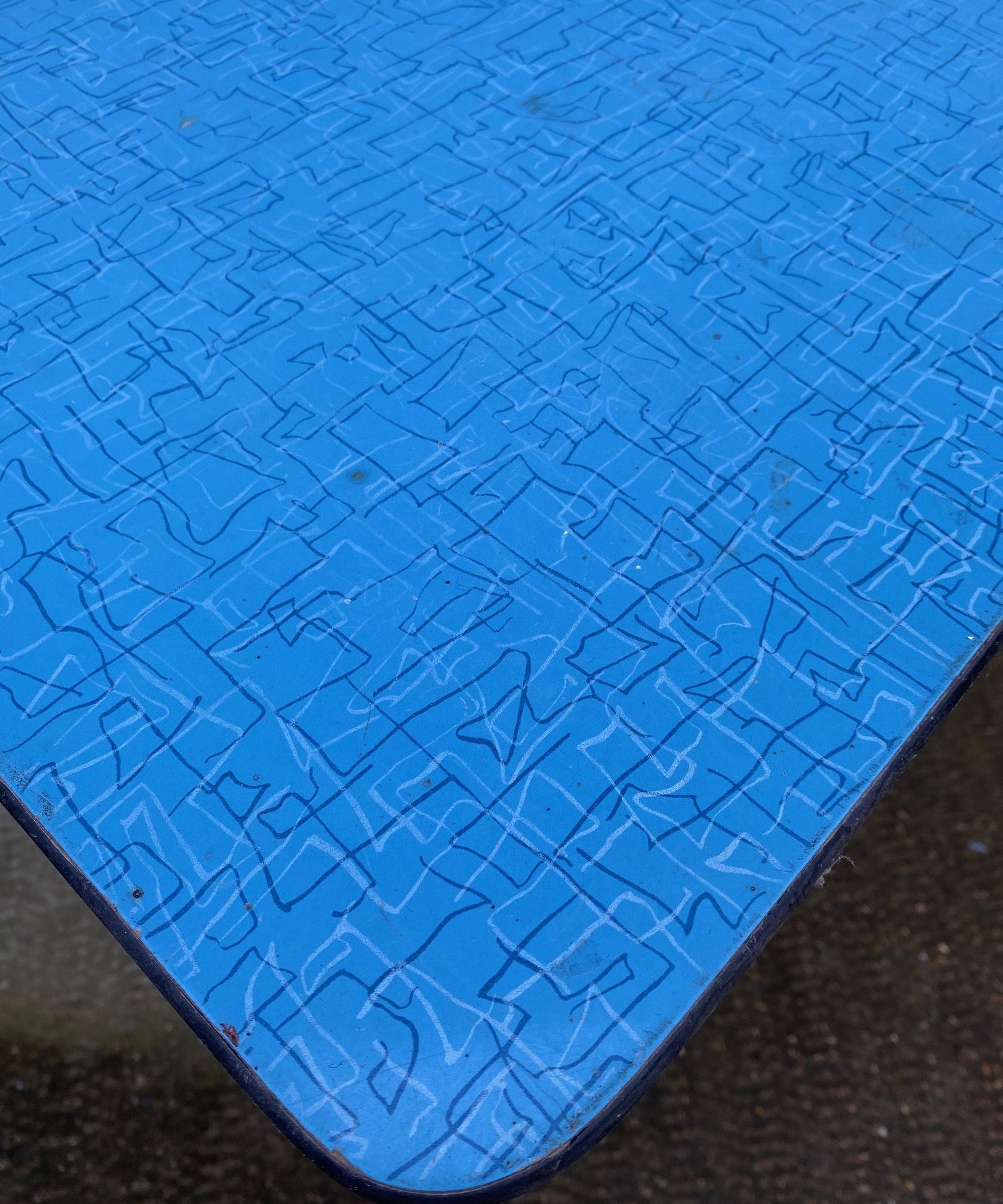 blue-formica-table-6
