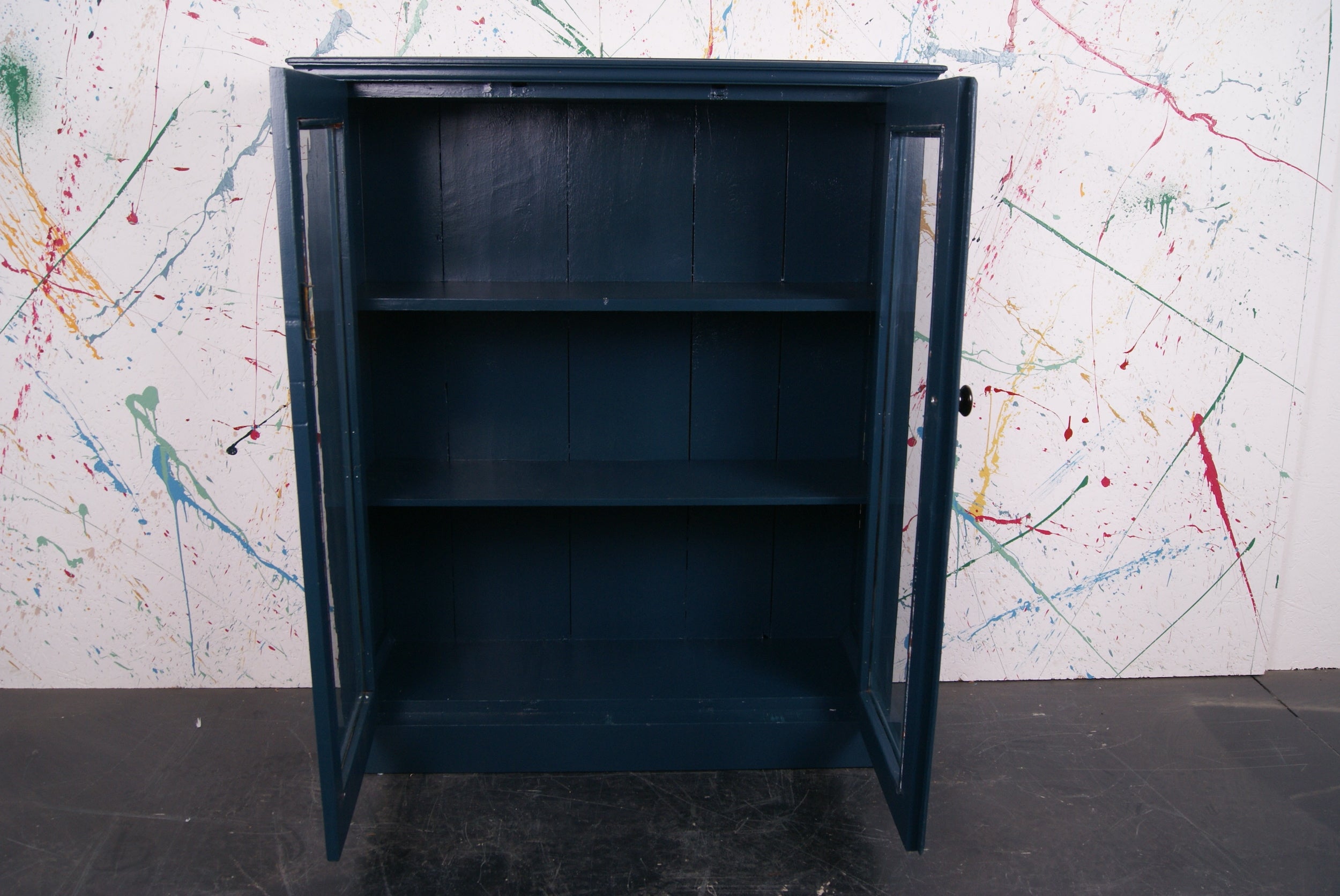 blue-glass-cabinet-4