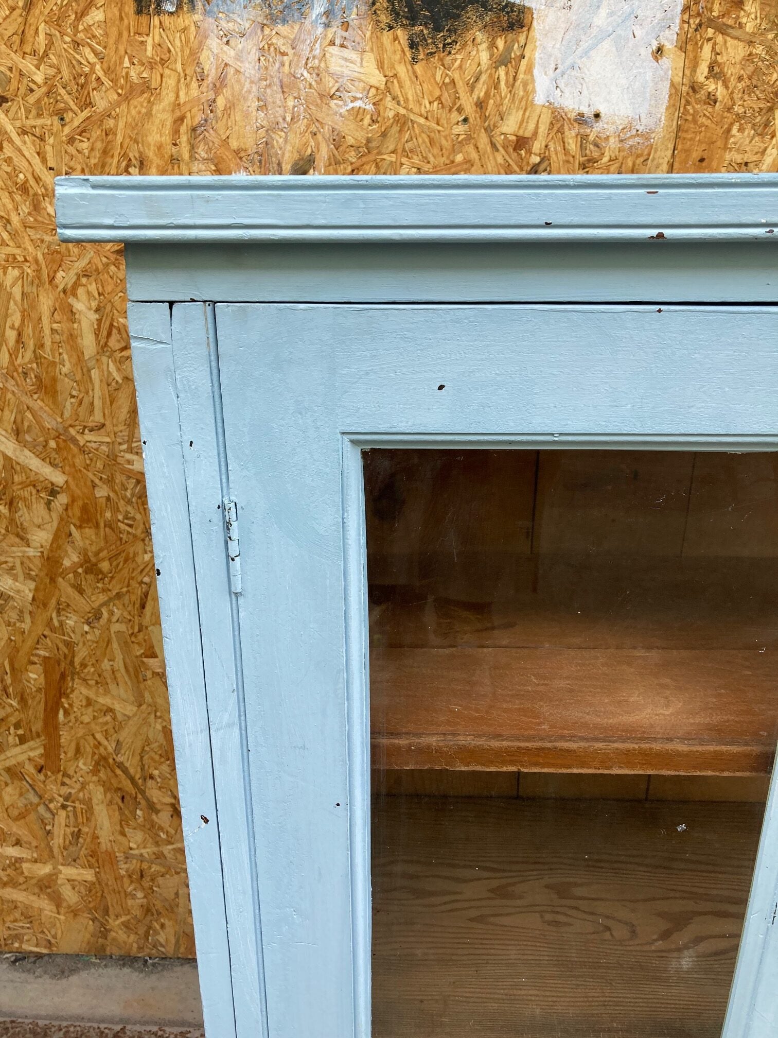 blue-glass-cabinet-7