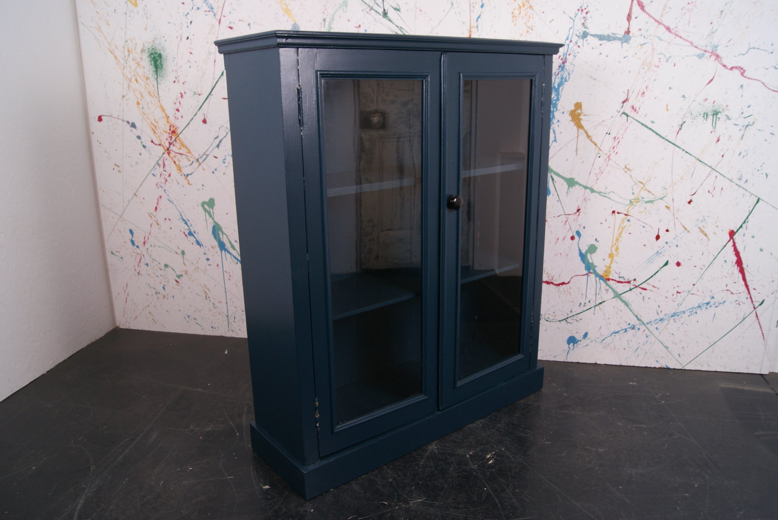 blue-glass-cabinet-7
