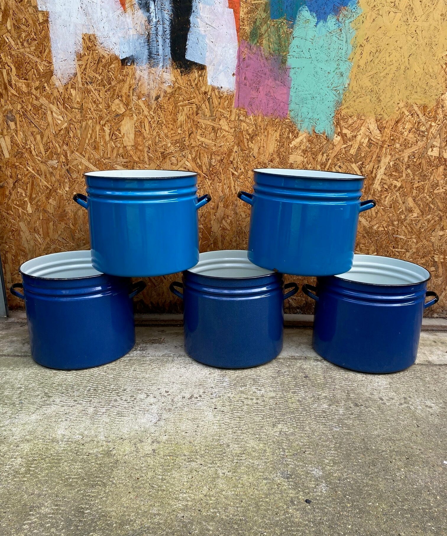 blue-round-enamel-pots-1