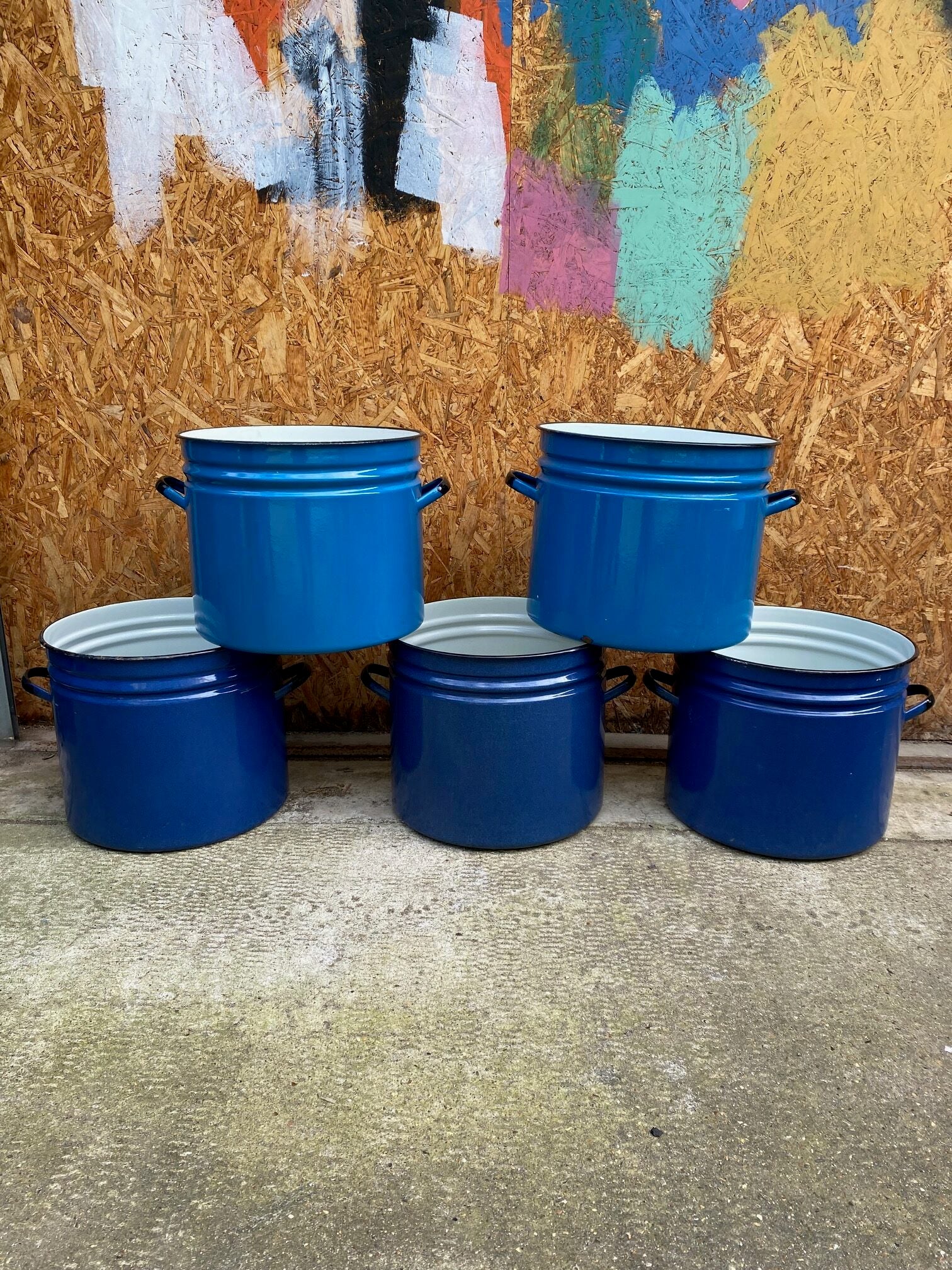 blue-round-enamel-pots-1