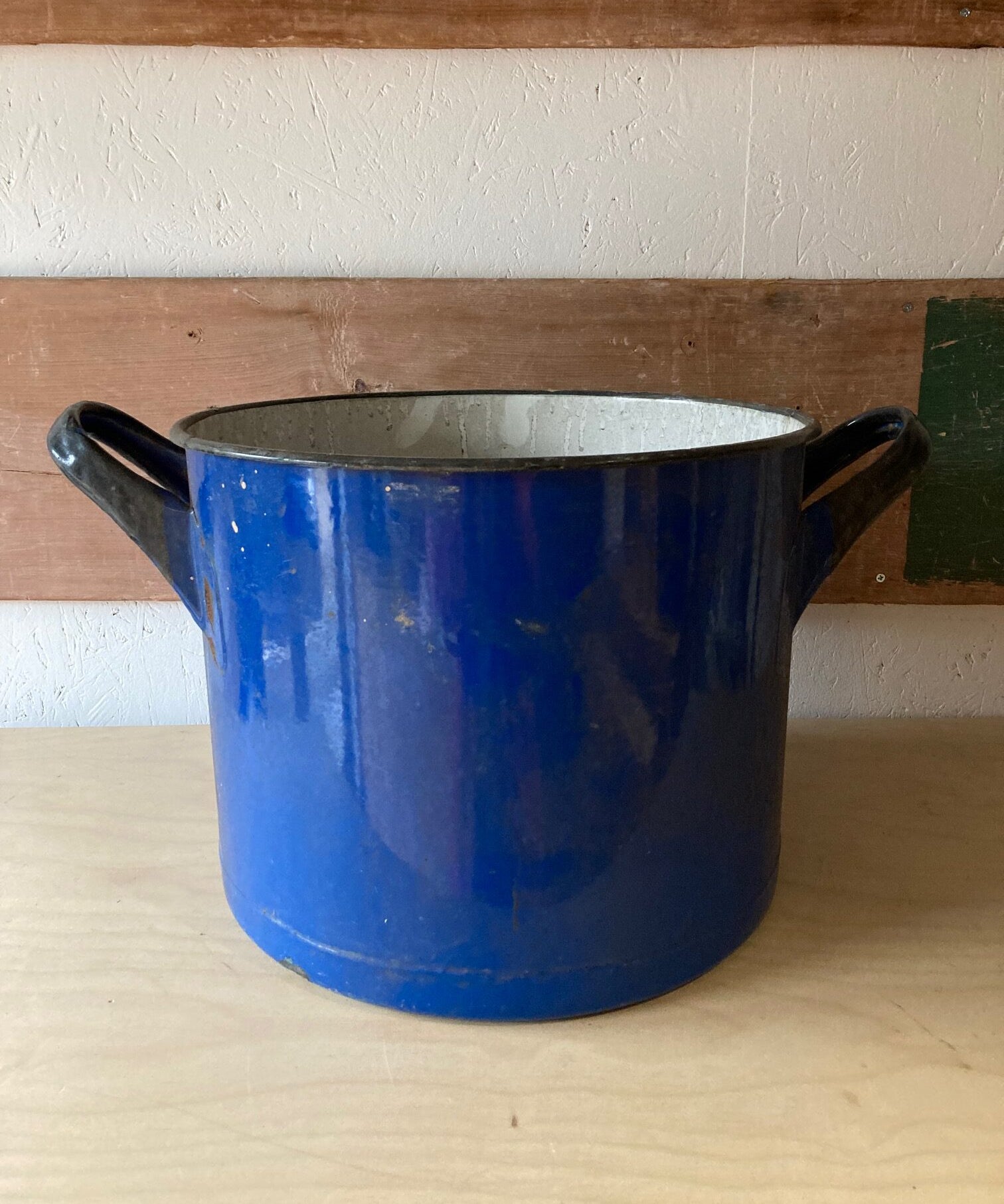 blue-round-maggie-1