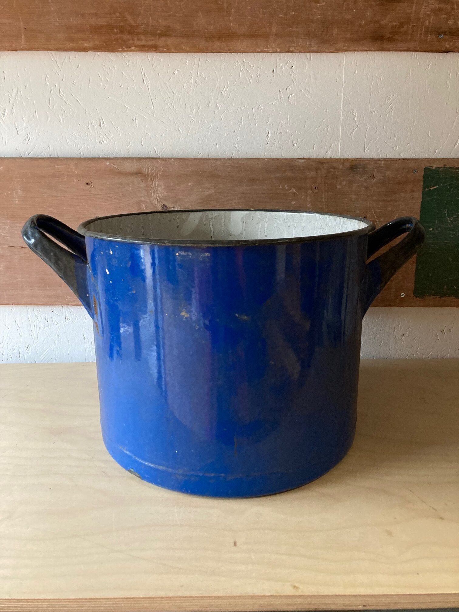 blue-round-maggie-1