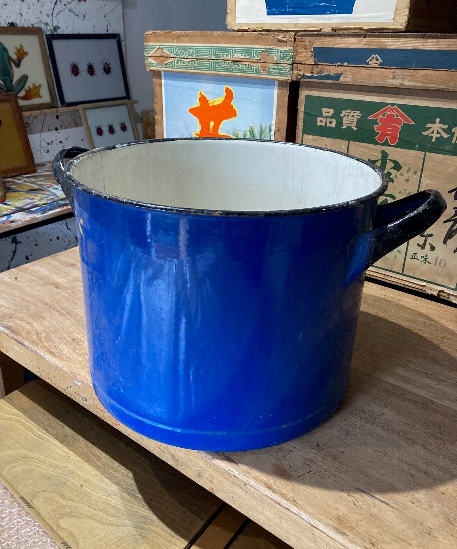 blue-round-maggie
