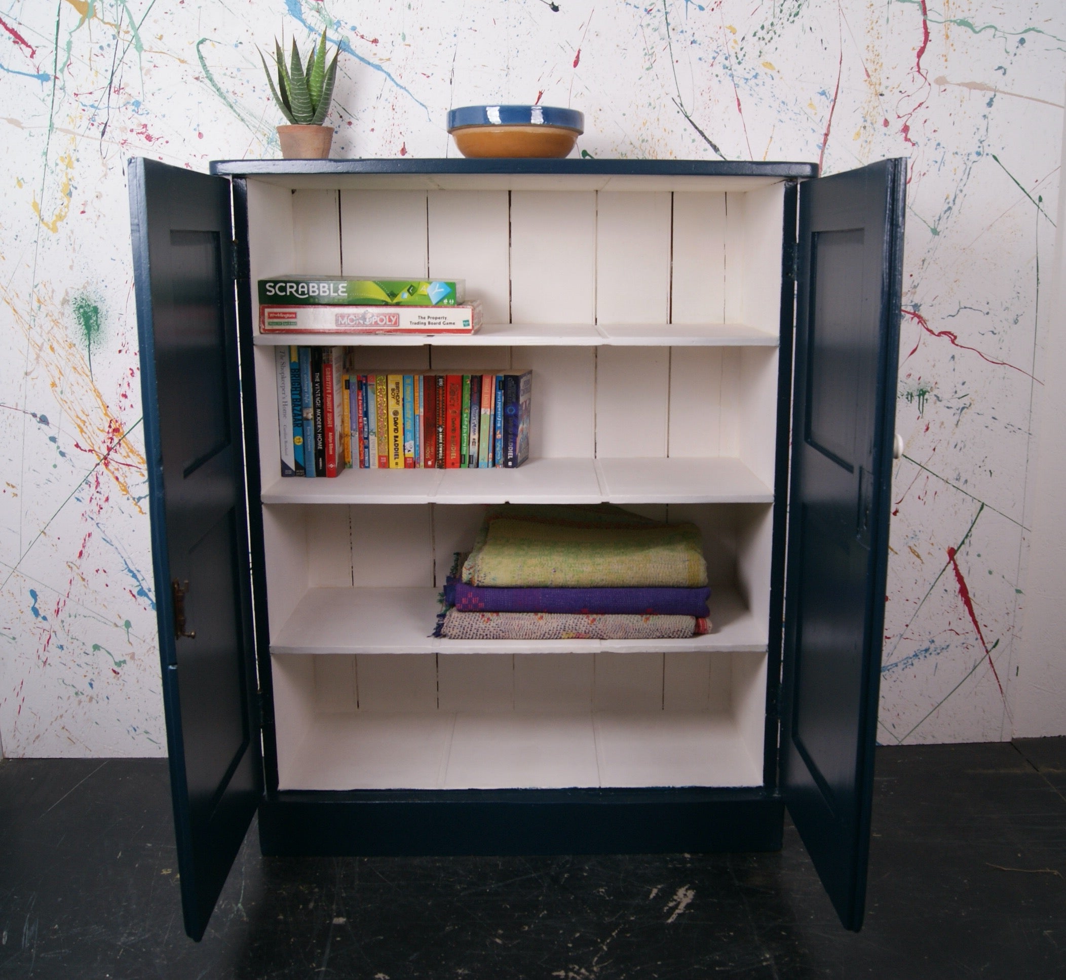blue-wooden-cupboard-5