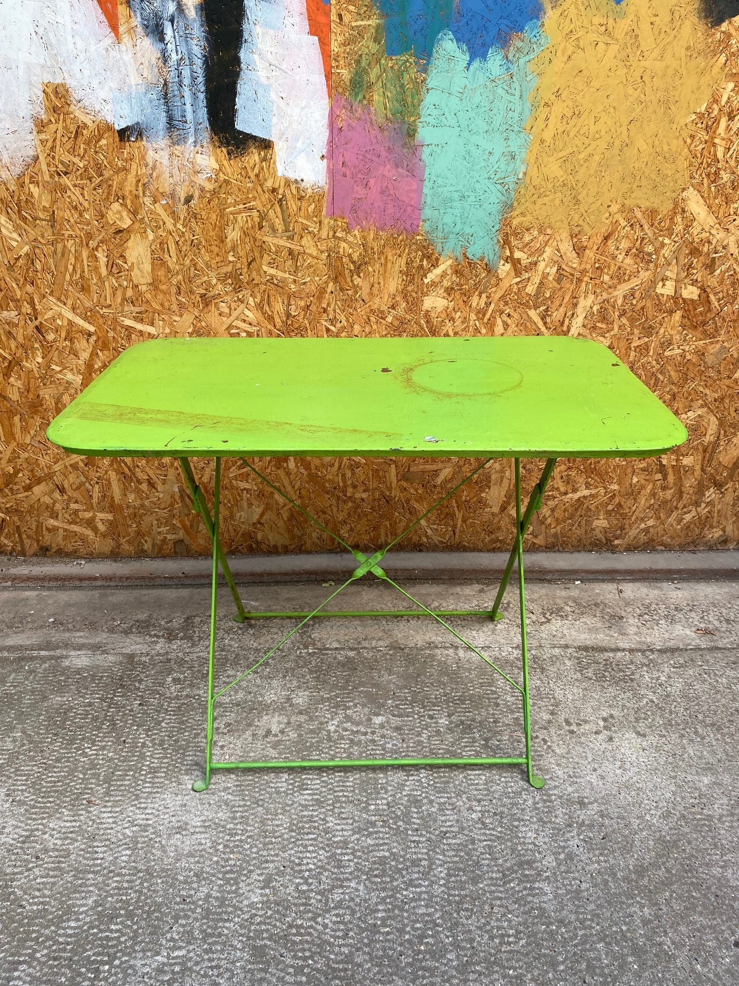 bright-green-bistro-table-1