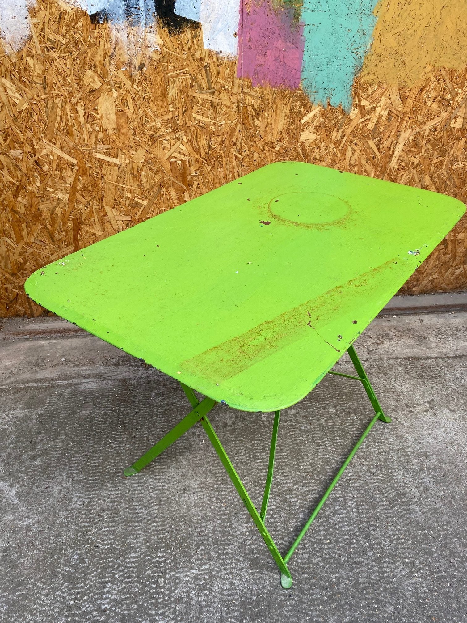 bright-green-bistro-table-3