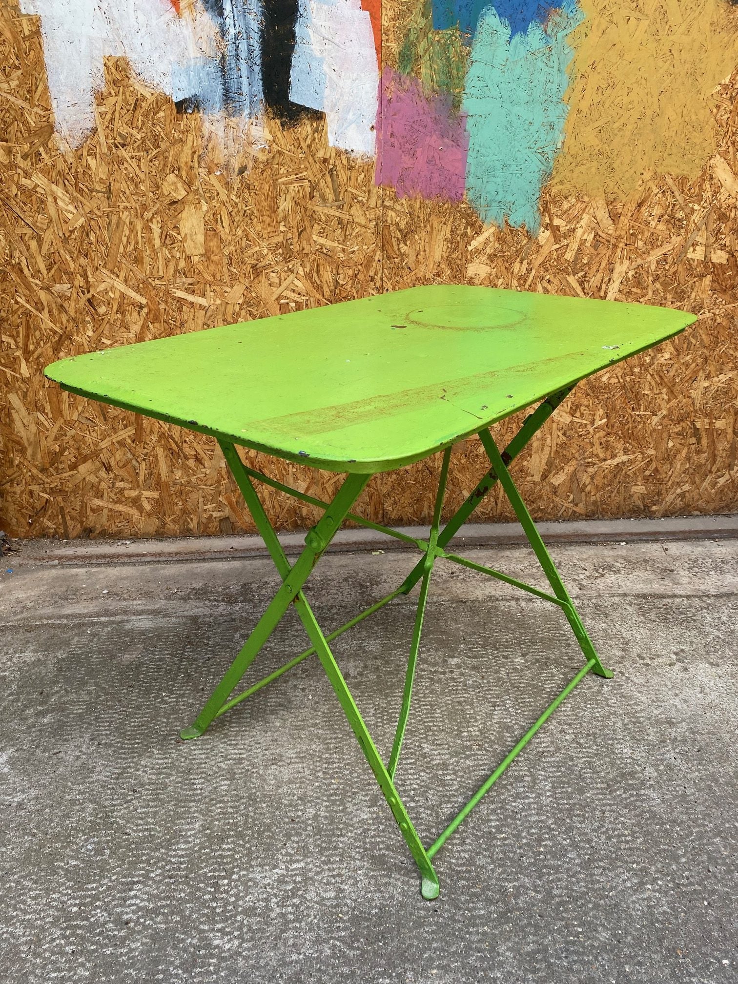 bright-green-bistro-table-4