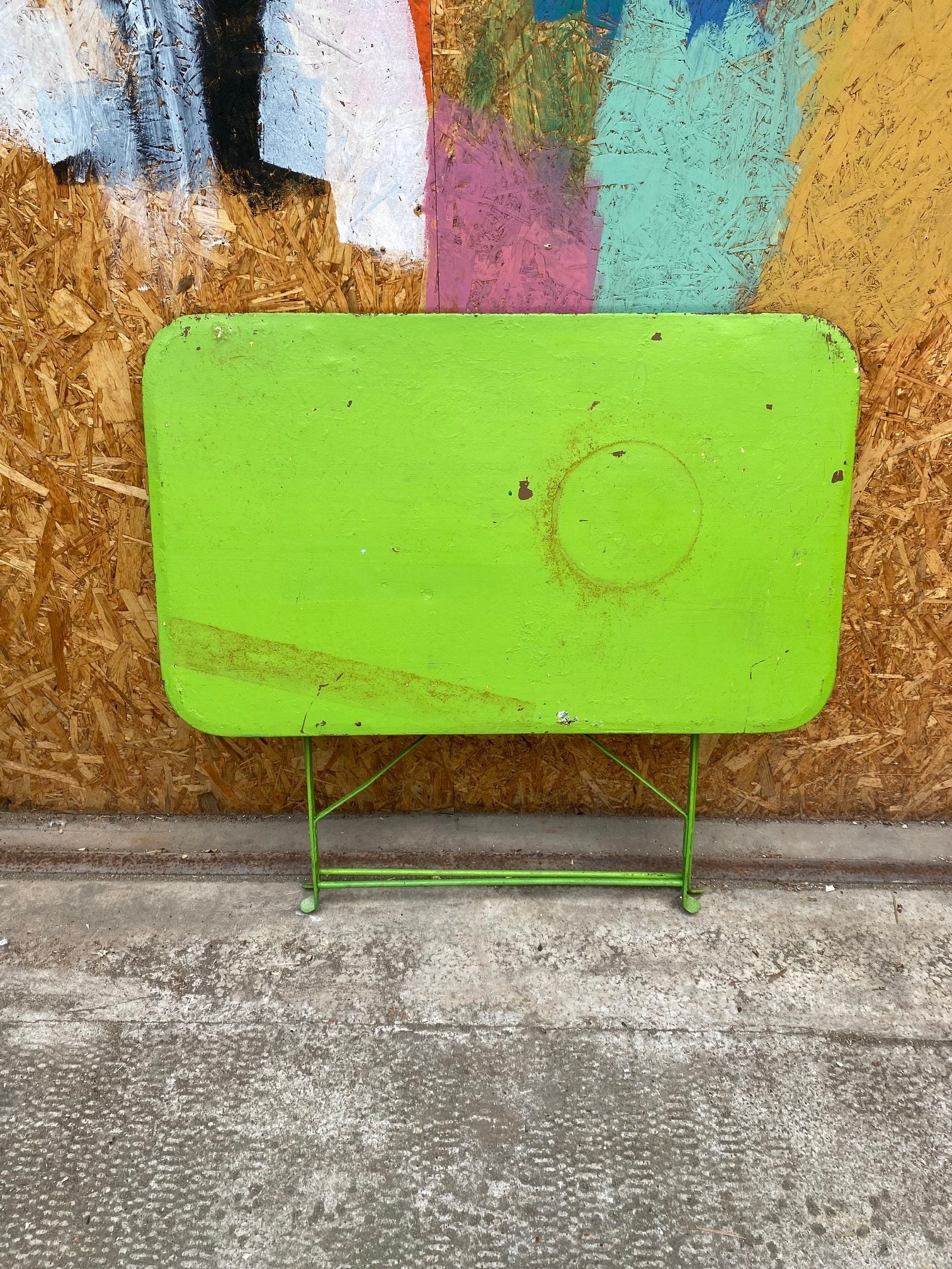 bright-green-bistro-table-5