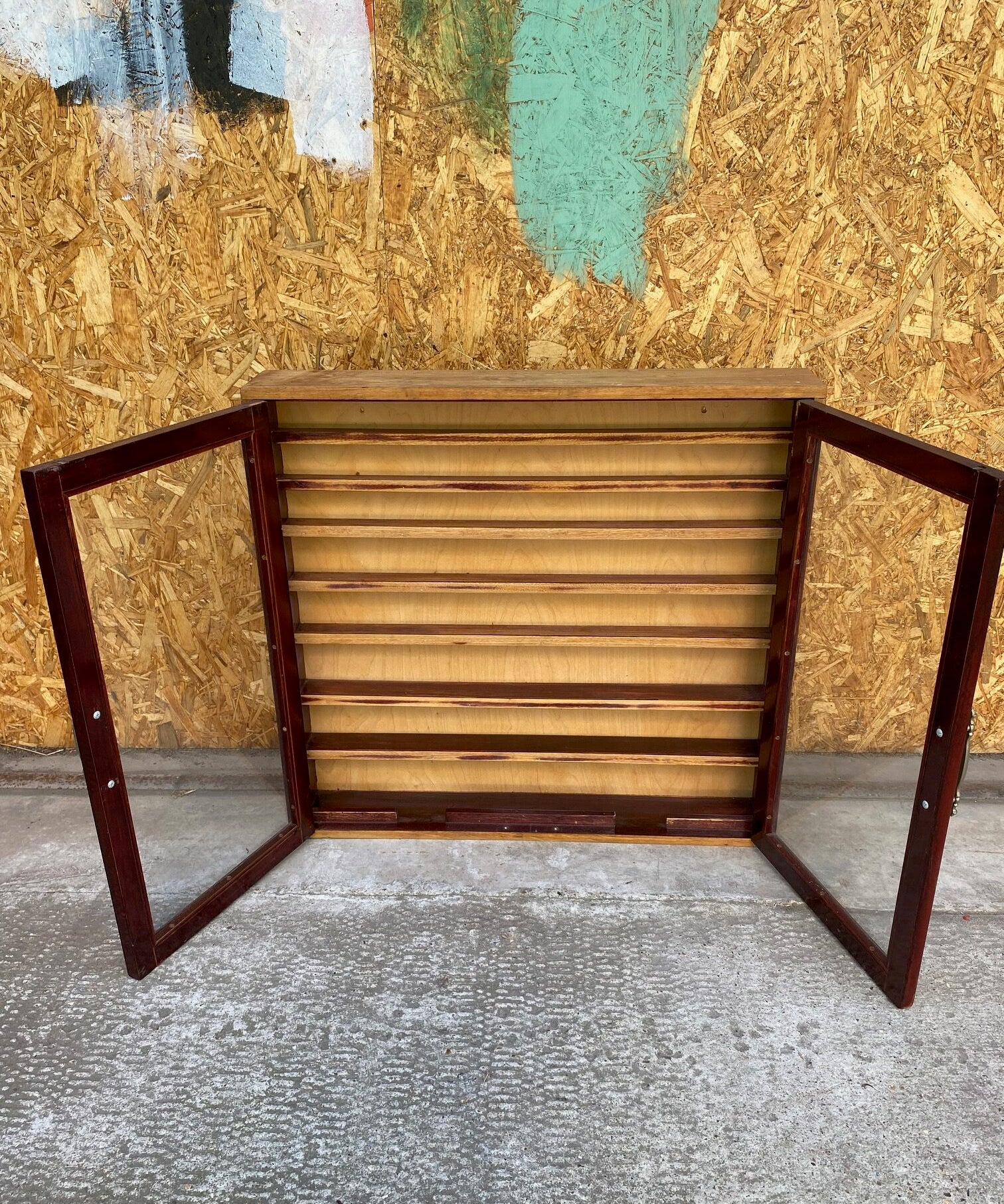 cabinet-display-3
