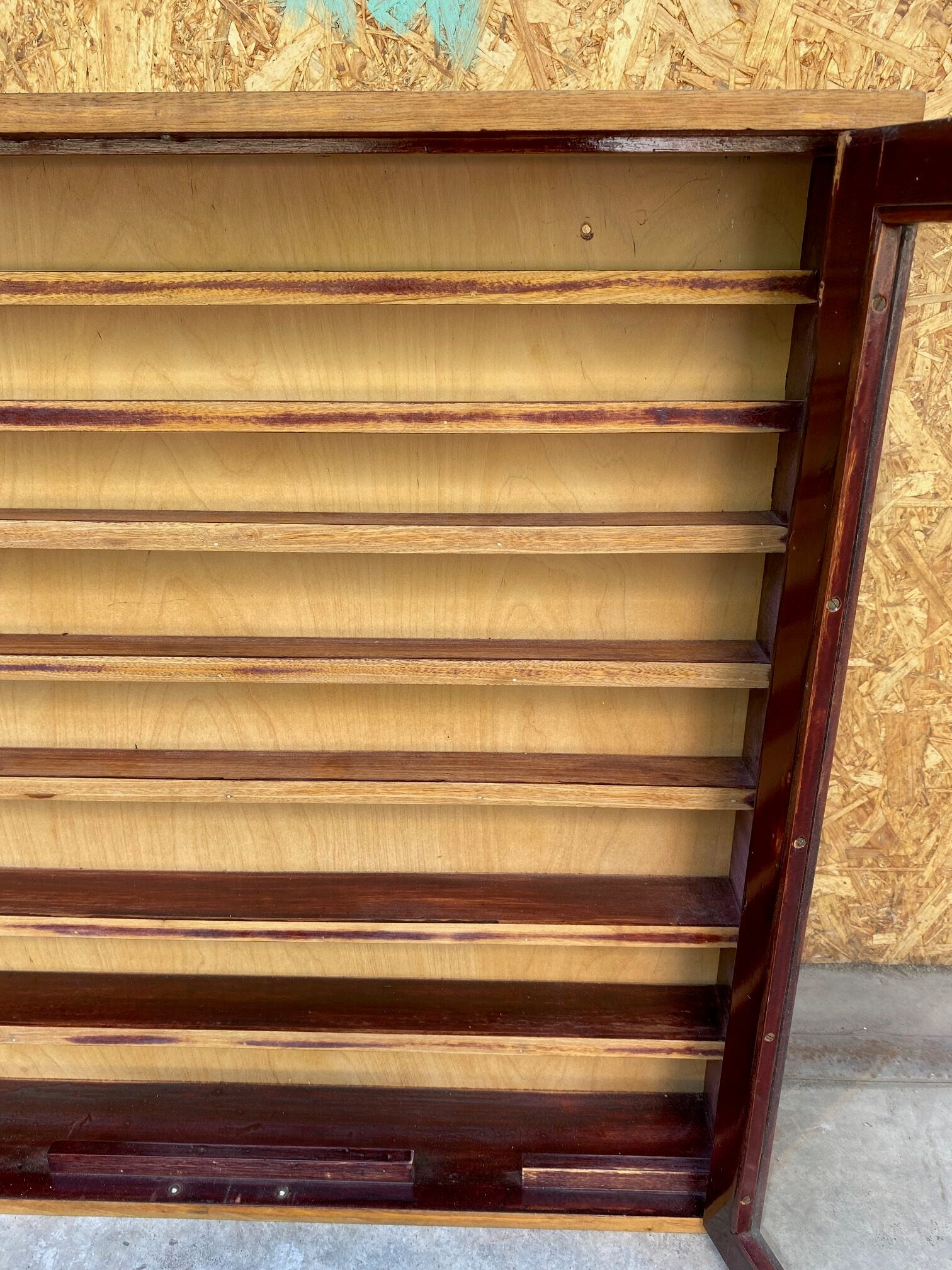 cabinet-display-4