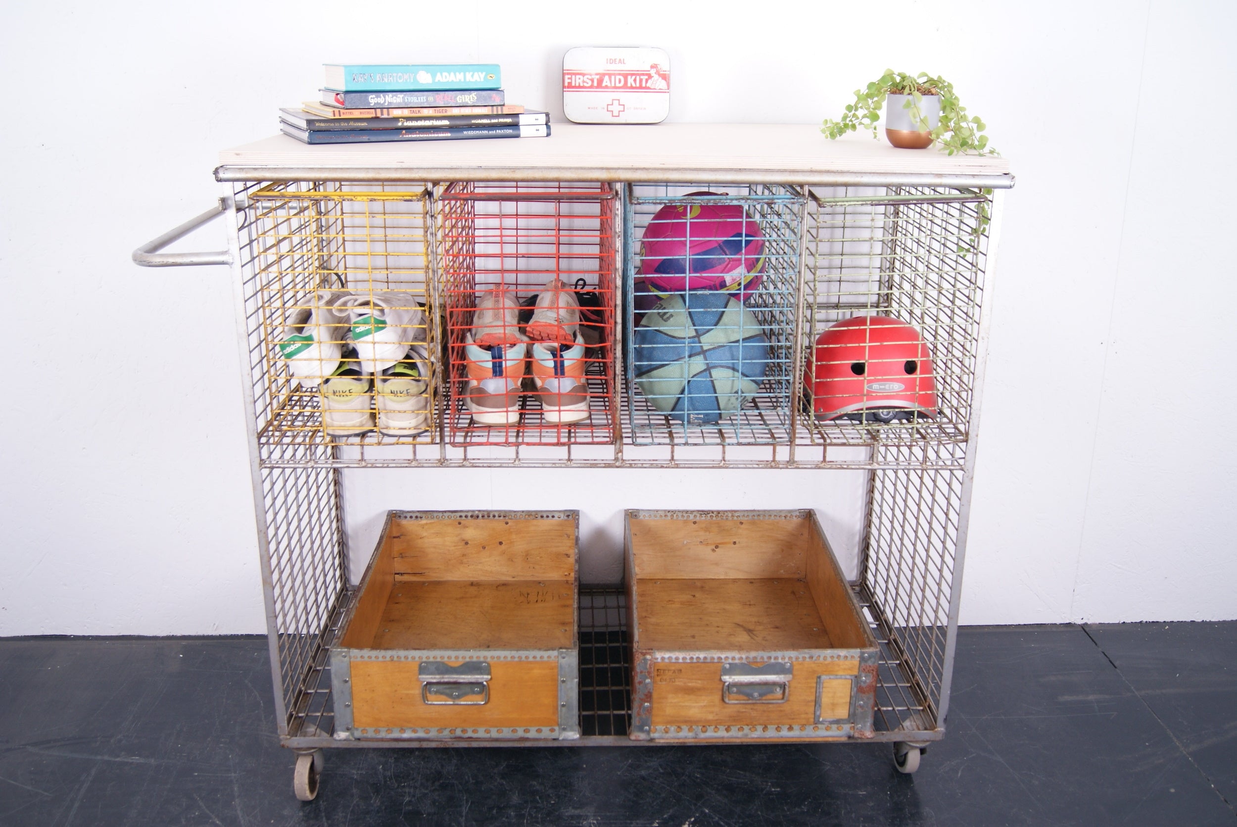 colourful-post-office-trolley-9