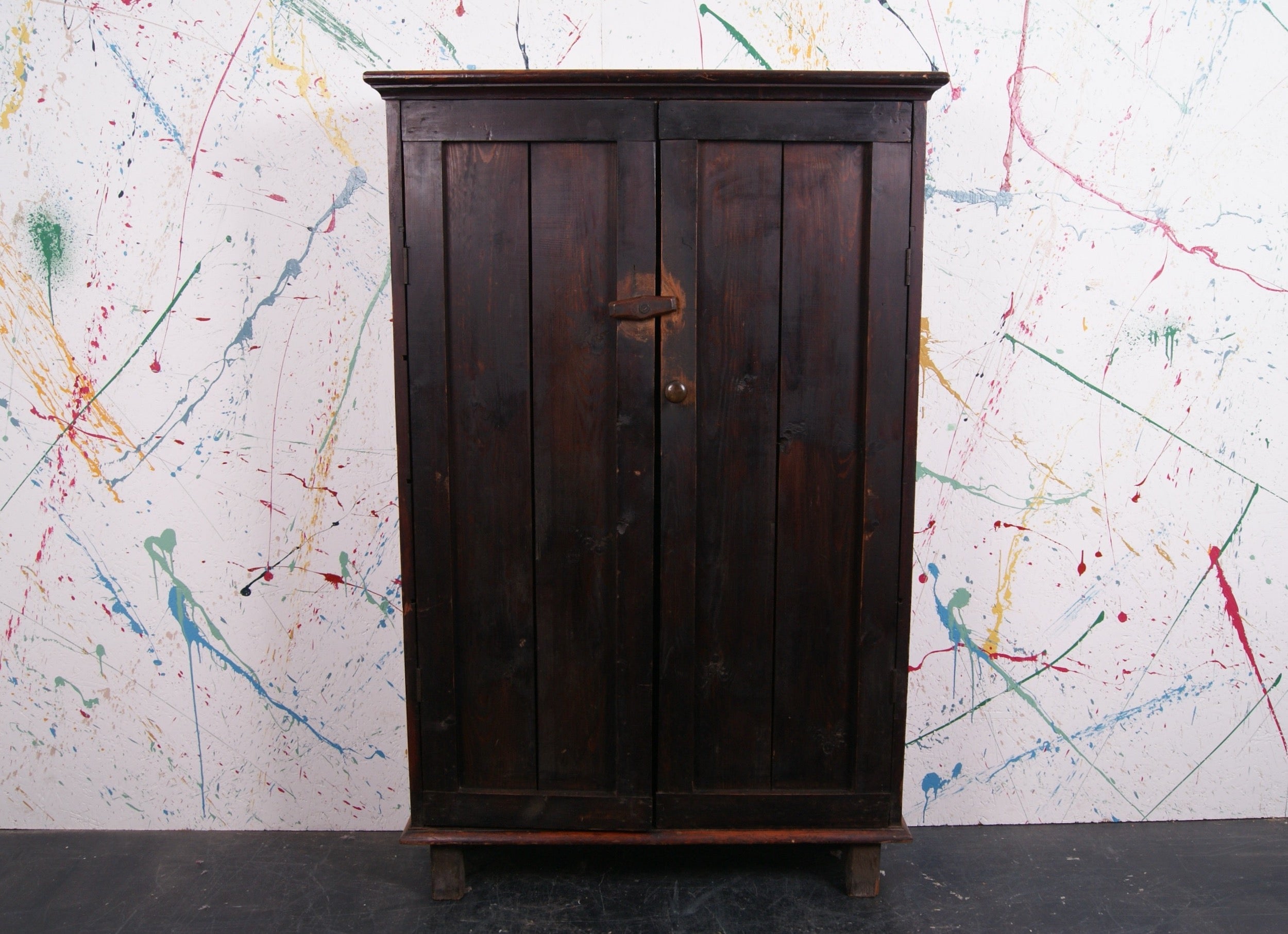 dark-wooden-cupboard-1