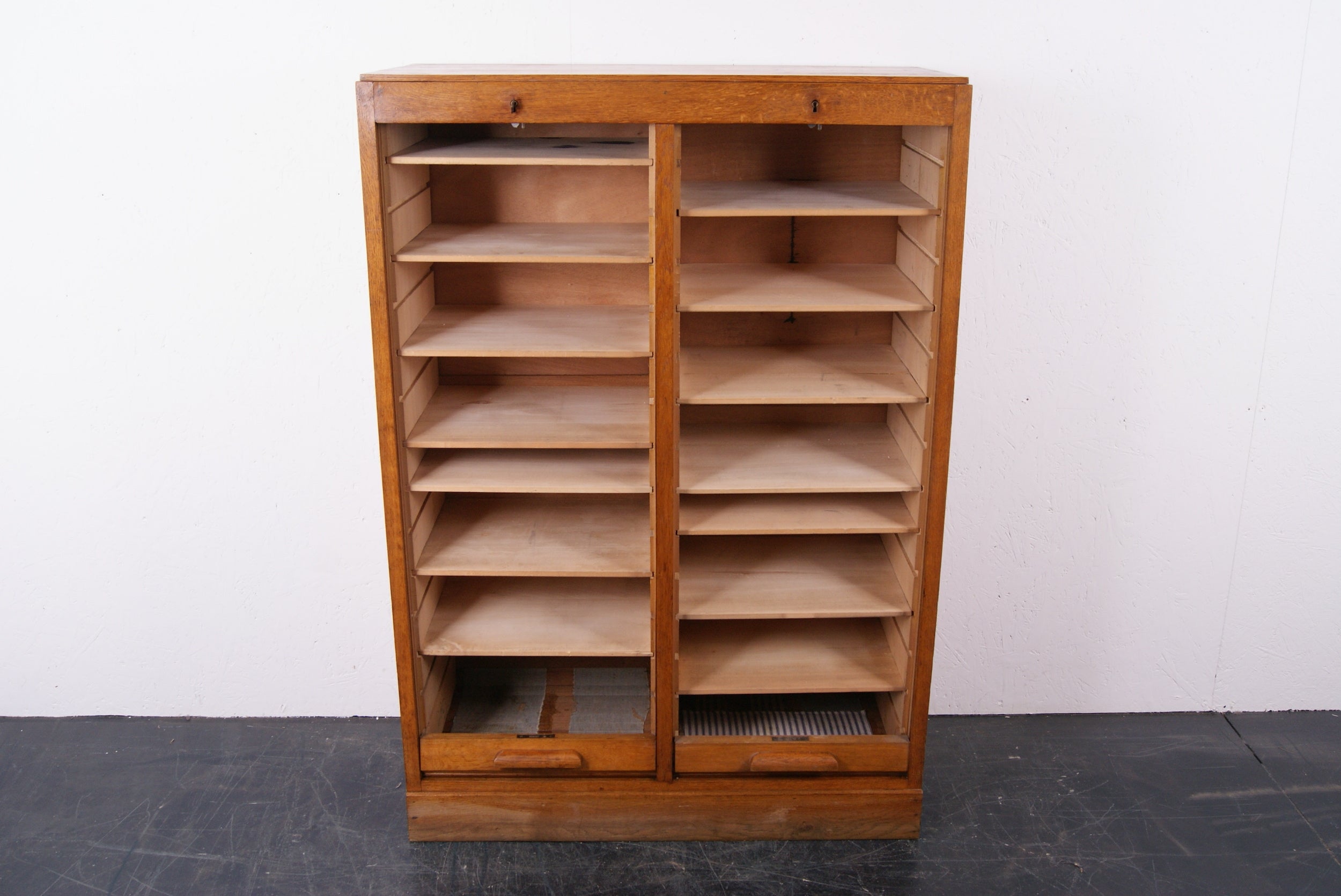 double-french-tambour-cabinet-10