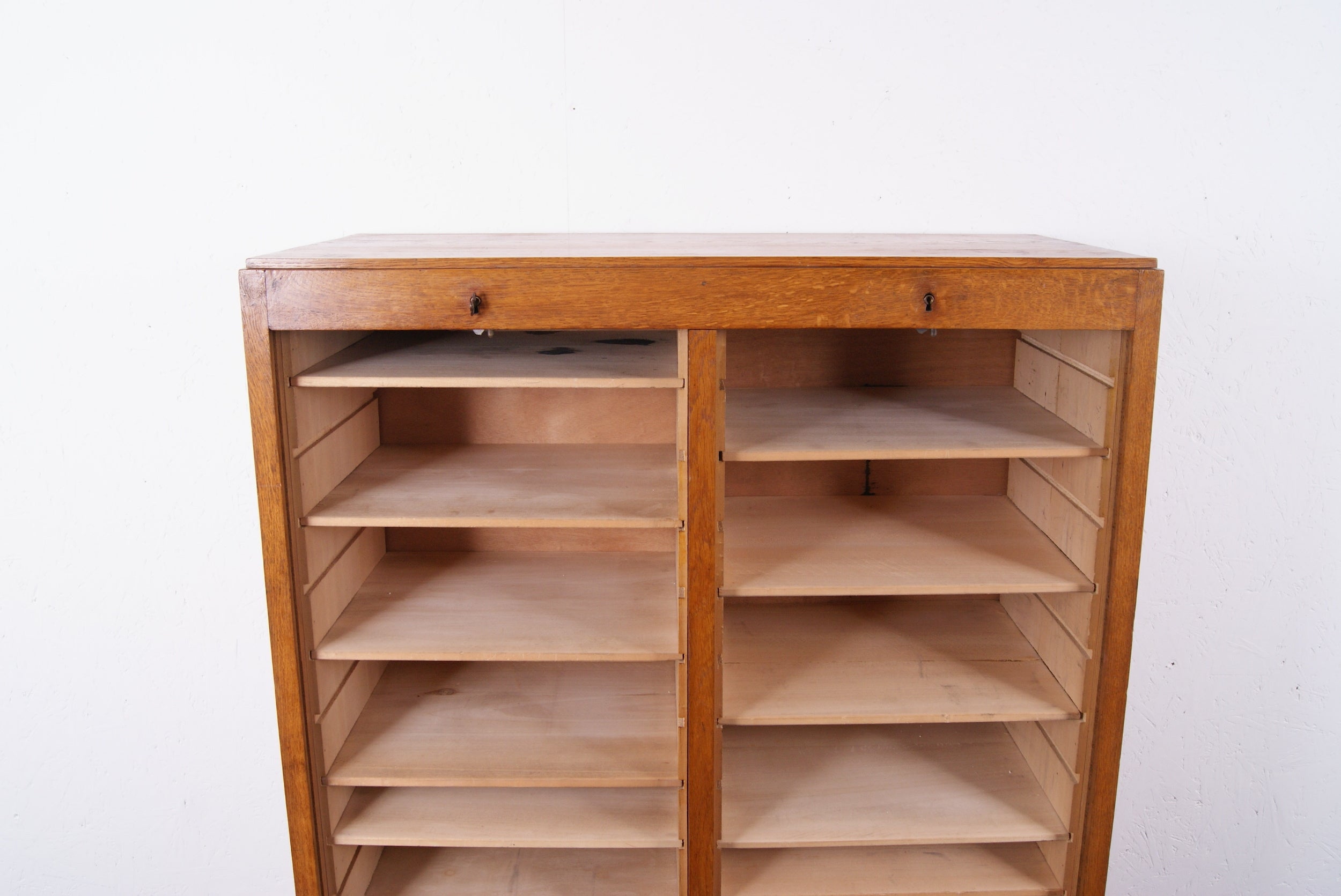 double-french-tambour-cabinet-11