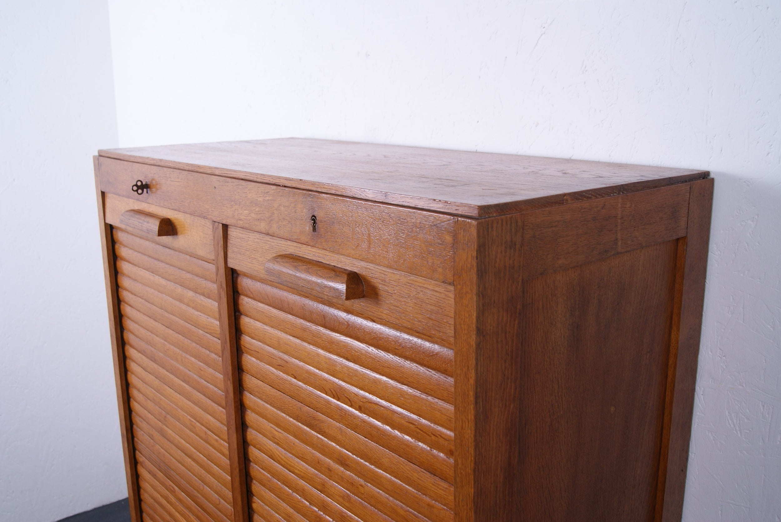double-french-tambour-cabinet-2