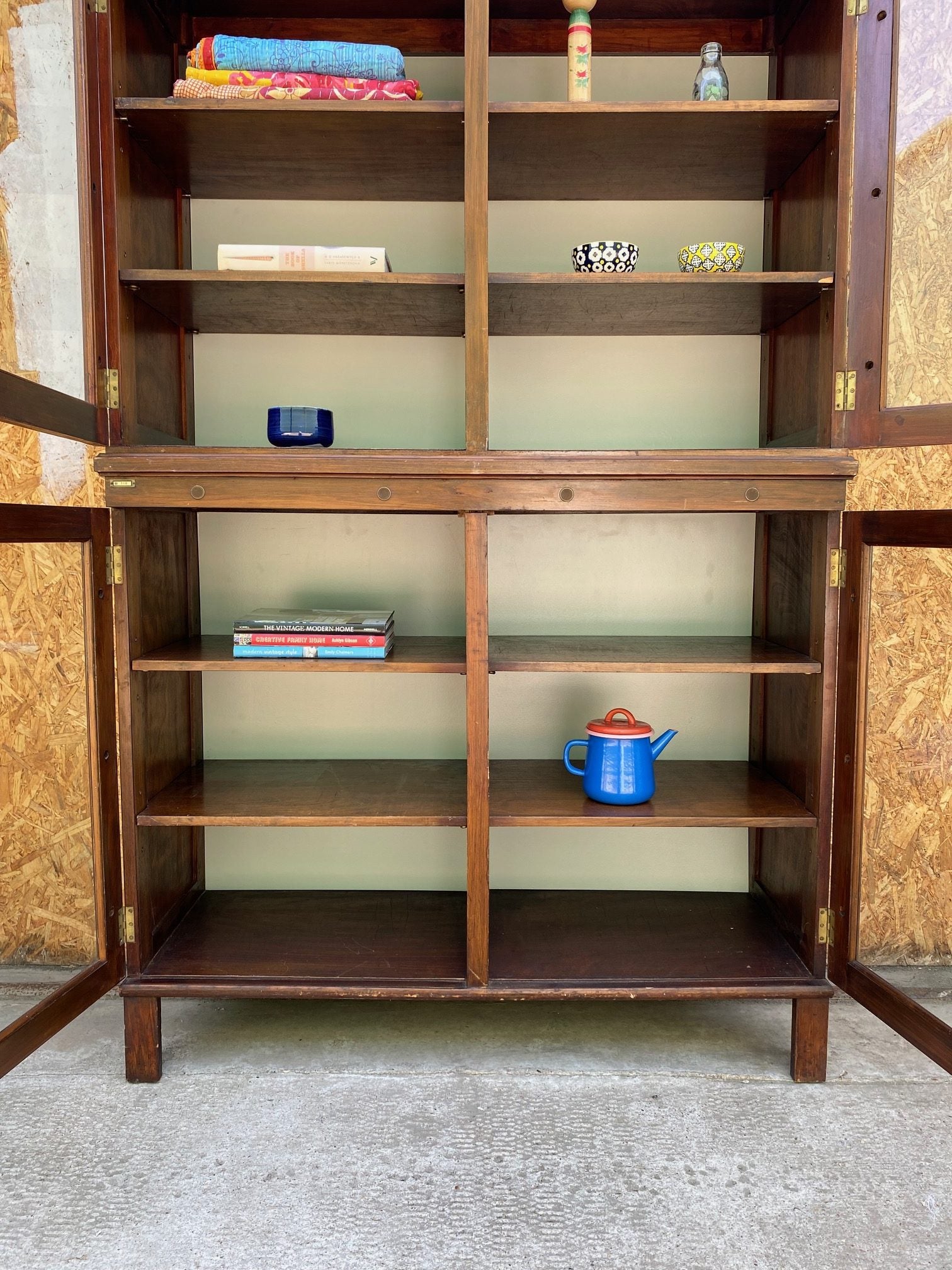 double-glass-cabinet-10