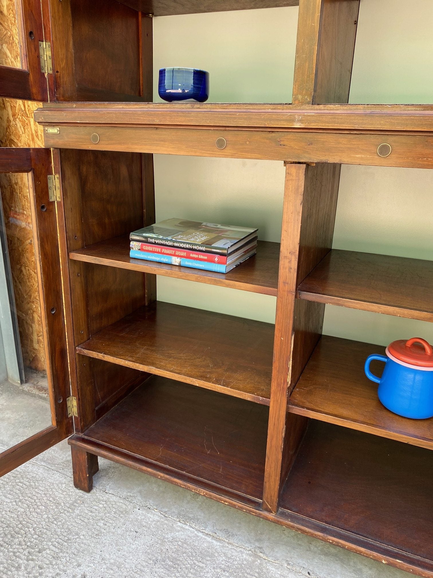 double-glass-cabinet-12