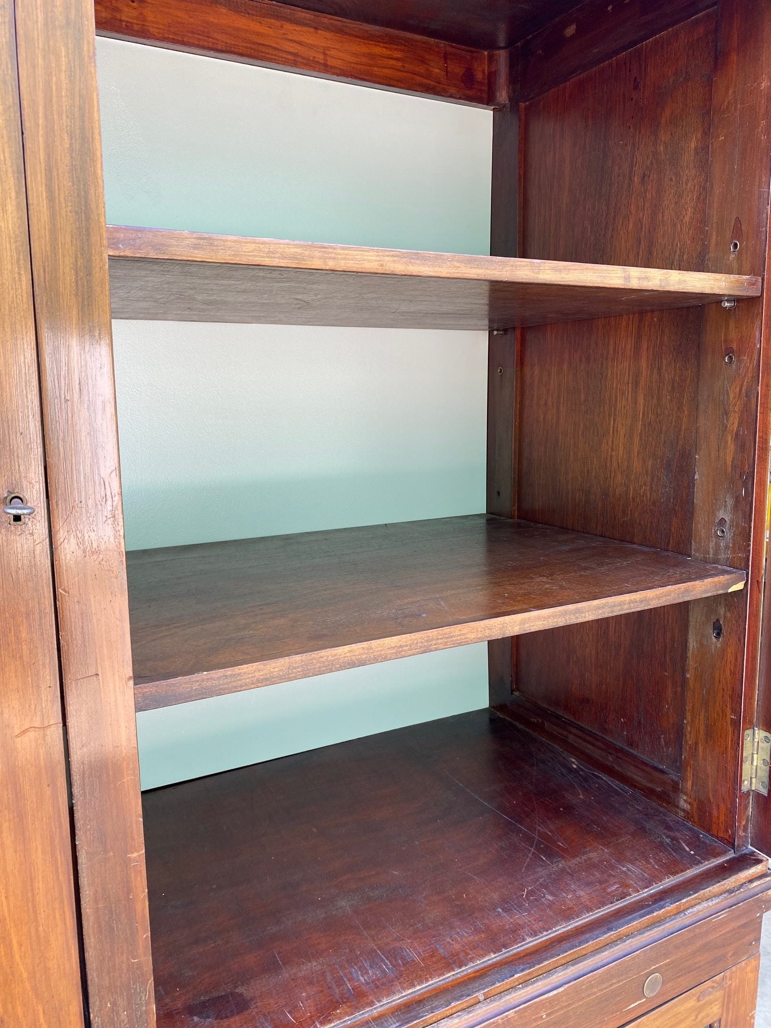 double-glass-cabinet-3