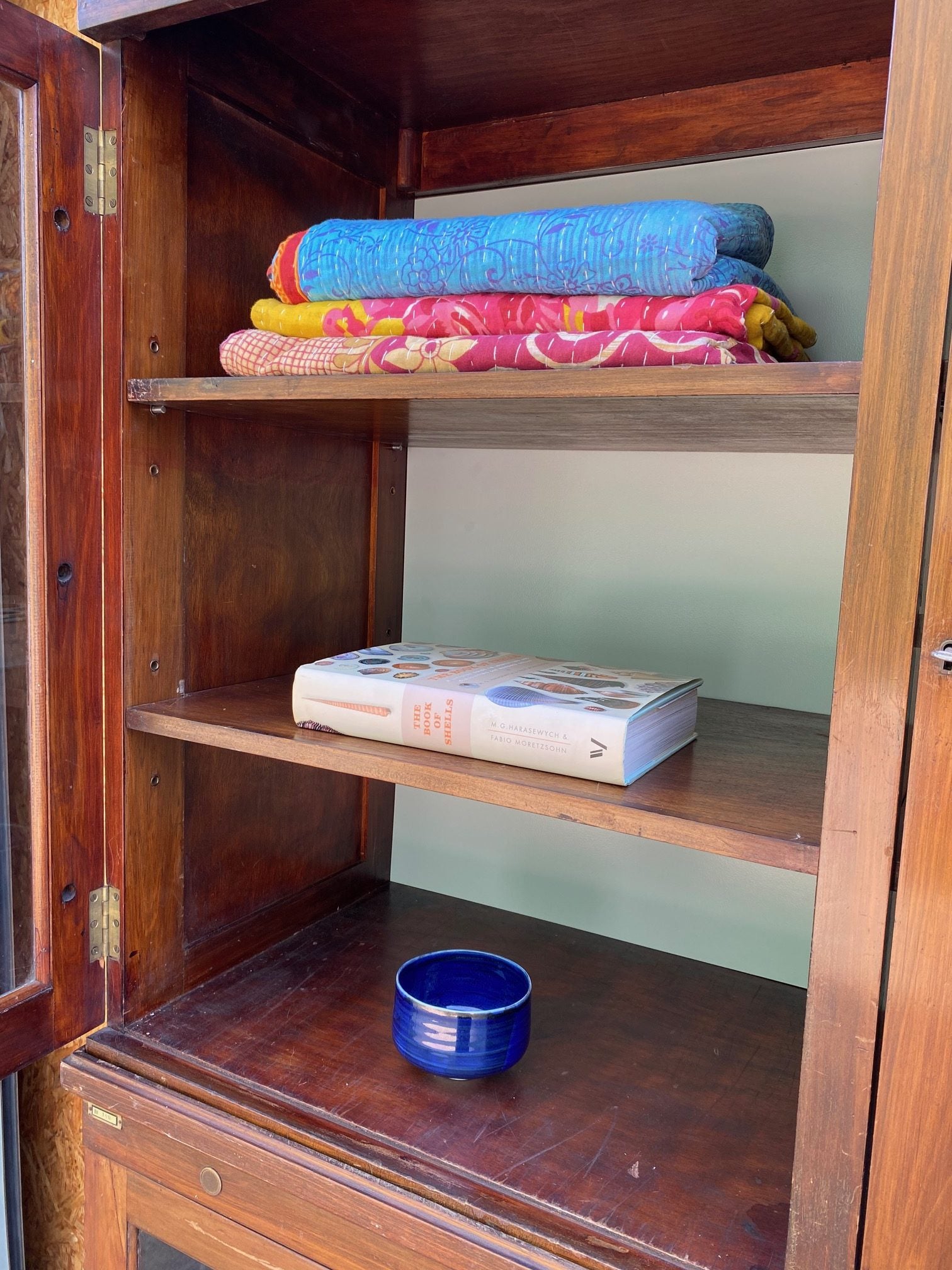 double-glass-cabinet-7