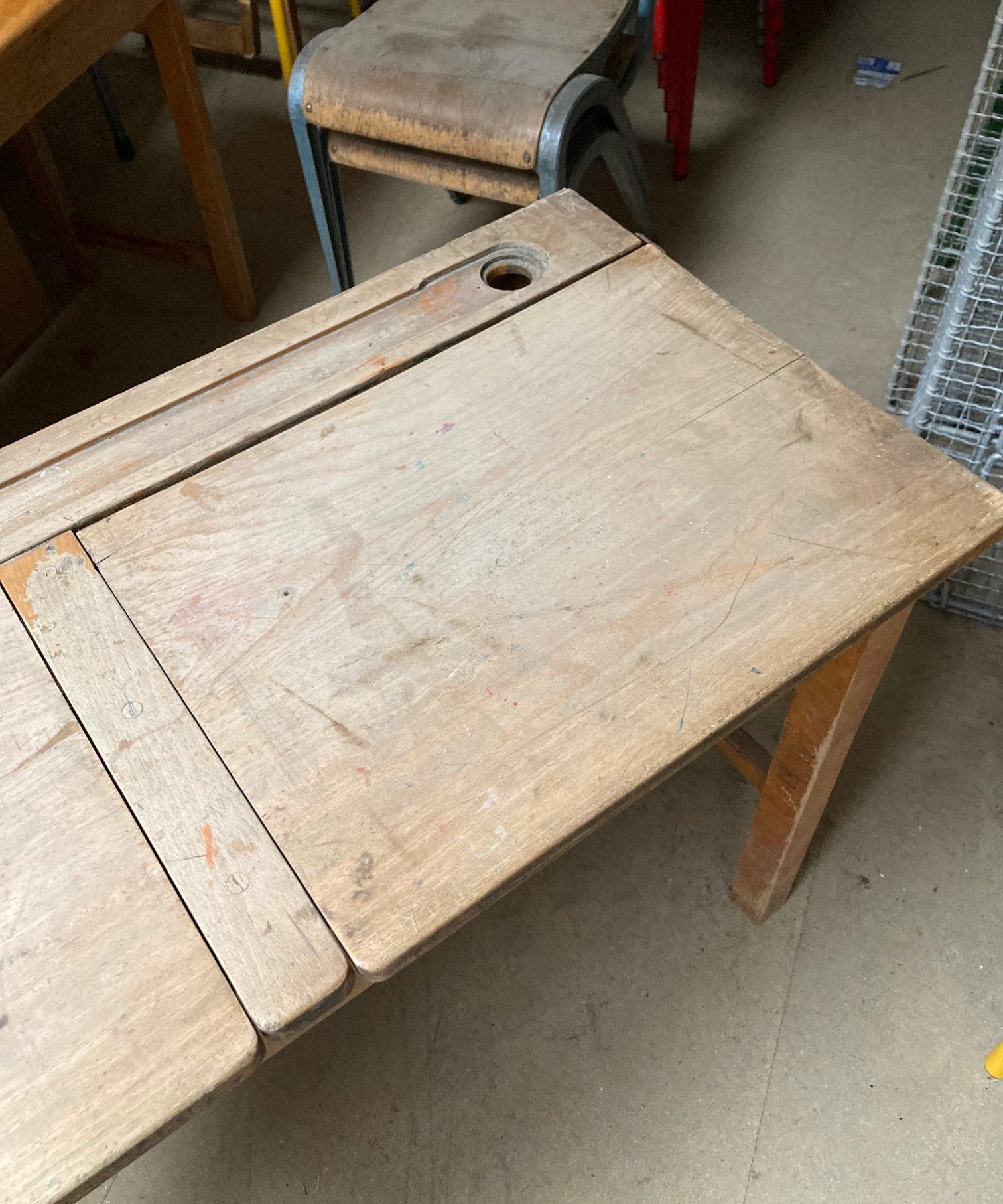 double-wooden-desks-2