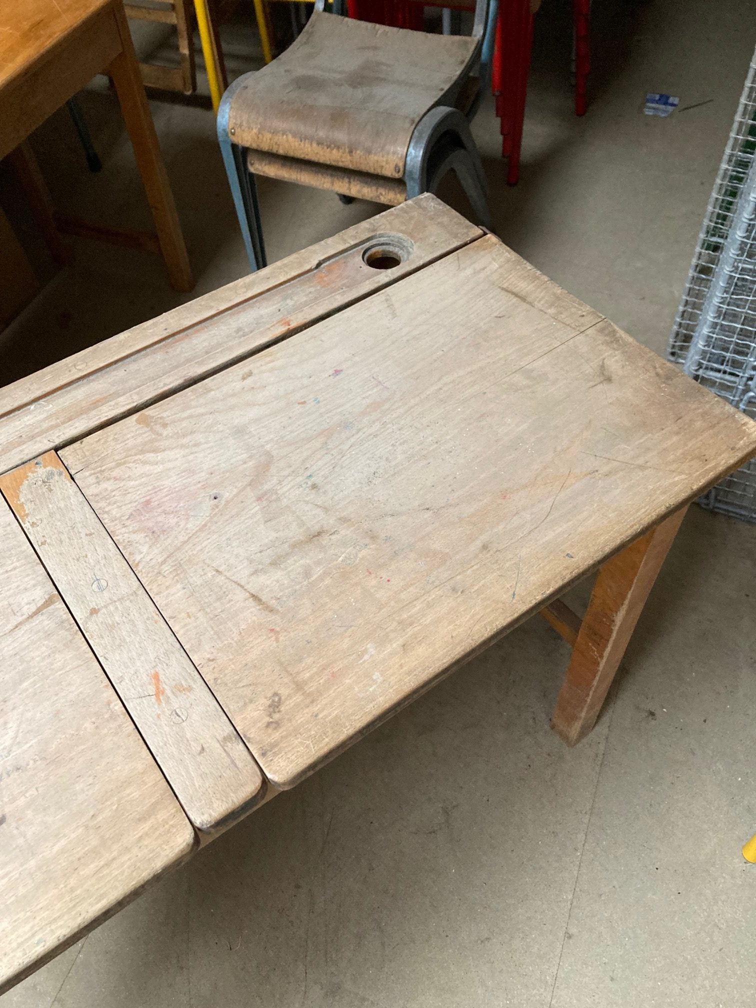 double-wooden-desks-2