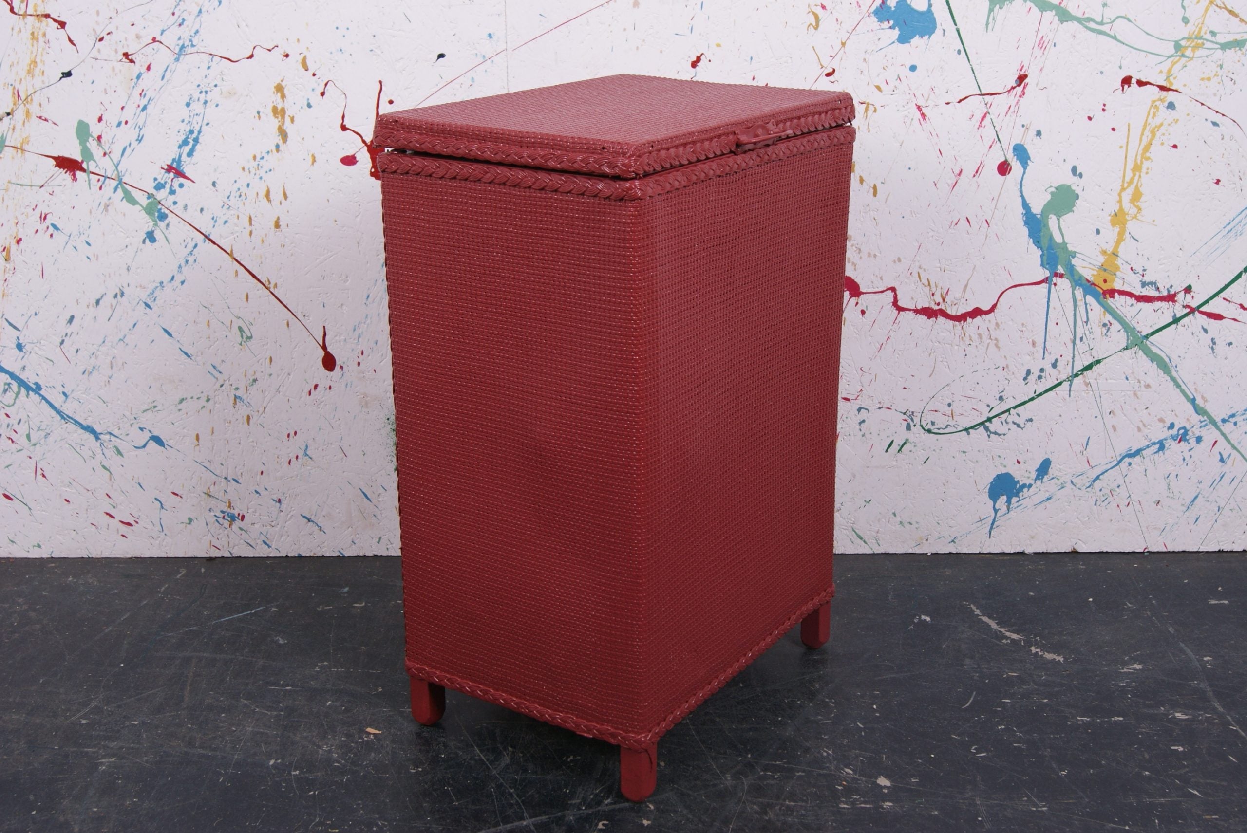 eating-room-red-laundry-basket-5